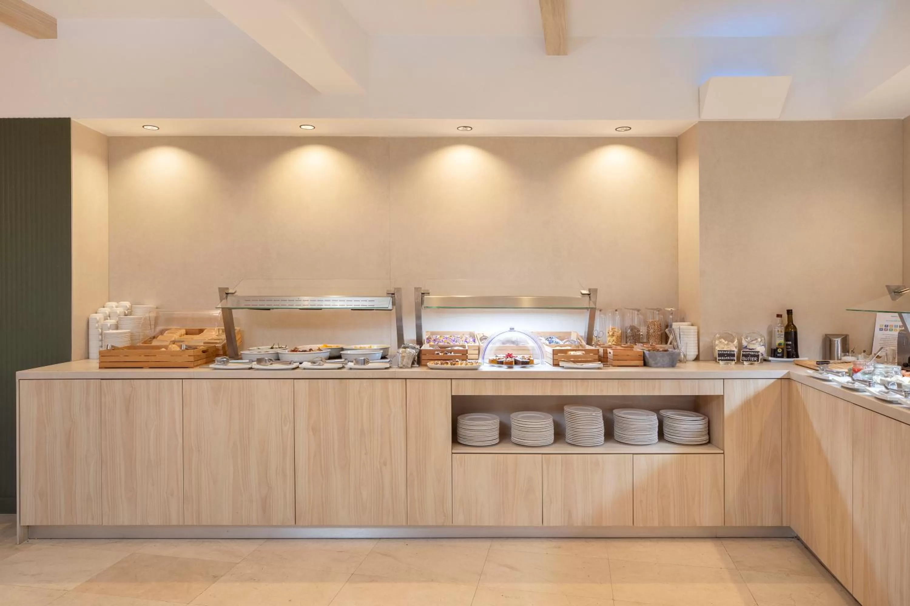 Buffet breakfast in Grupotel Gravina