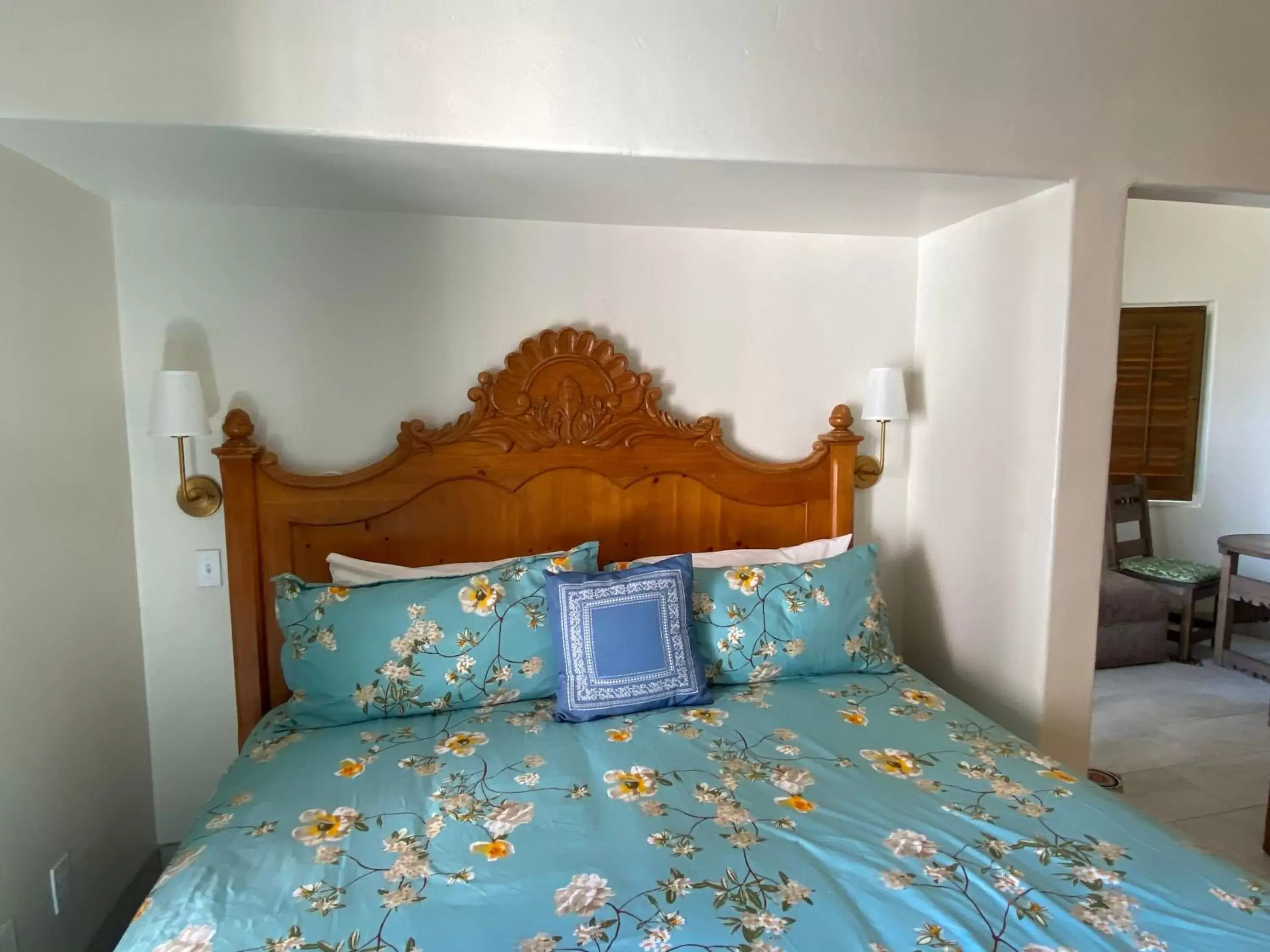 Bed in Villa Rosa Inn