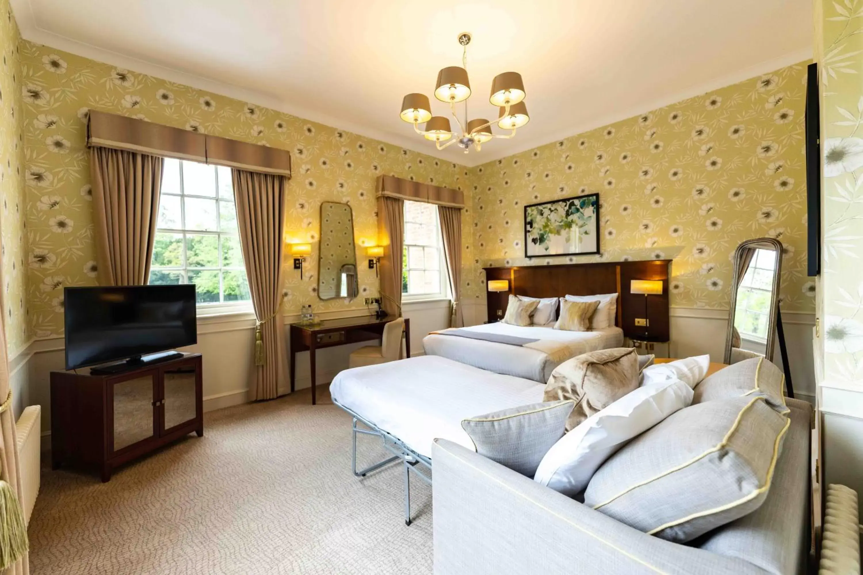 Bedroom, Seating Area in Royal Berkshire