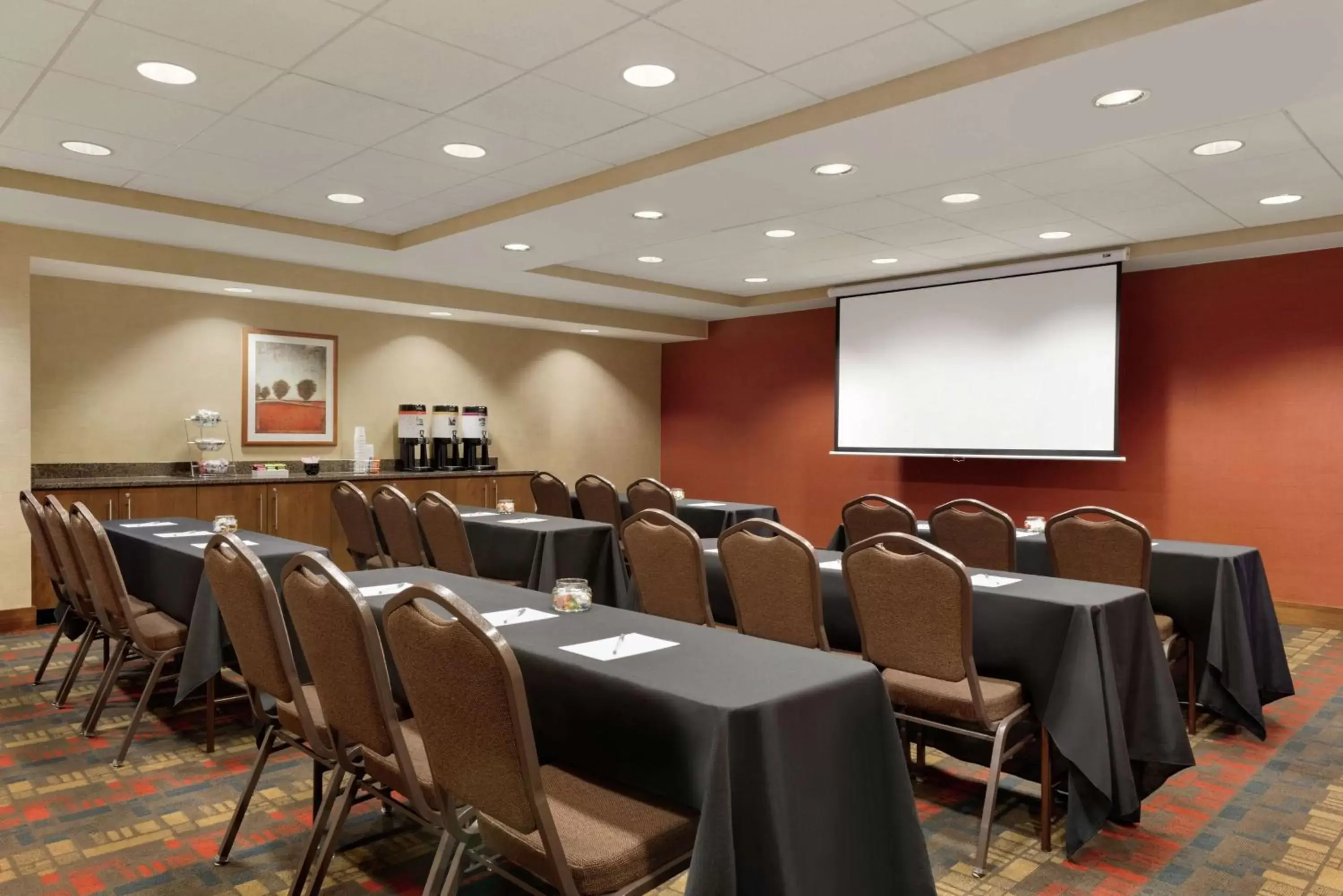 Meeting/conference room in Hampton Inn West Des Moines Lake Drive