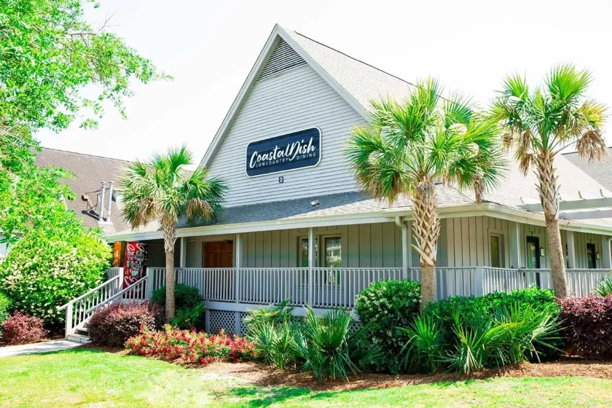 Restaurant/places to eat, Property Building in Litchfield Beach & Golf Resort