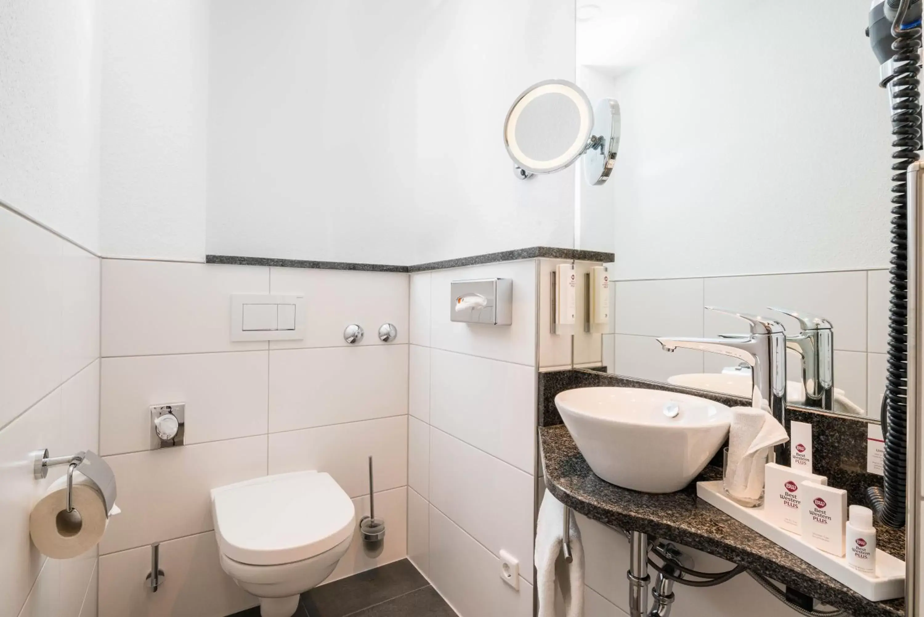 Staff, Bathroom in Best Western Plus Kurhotel an der Obermaintherme