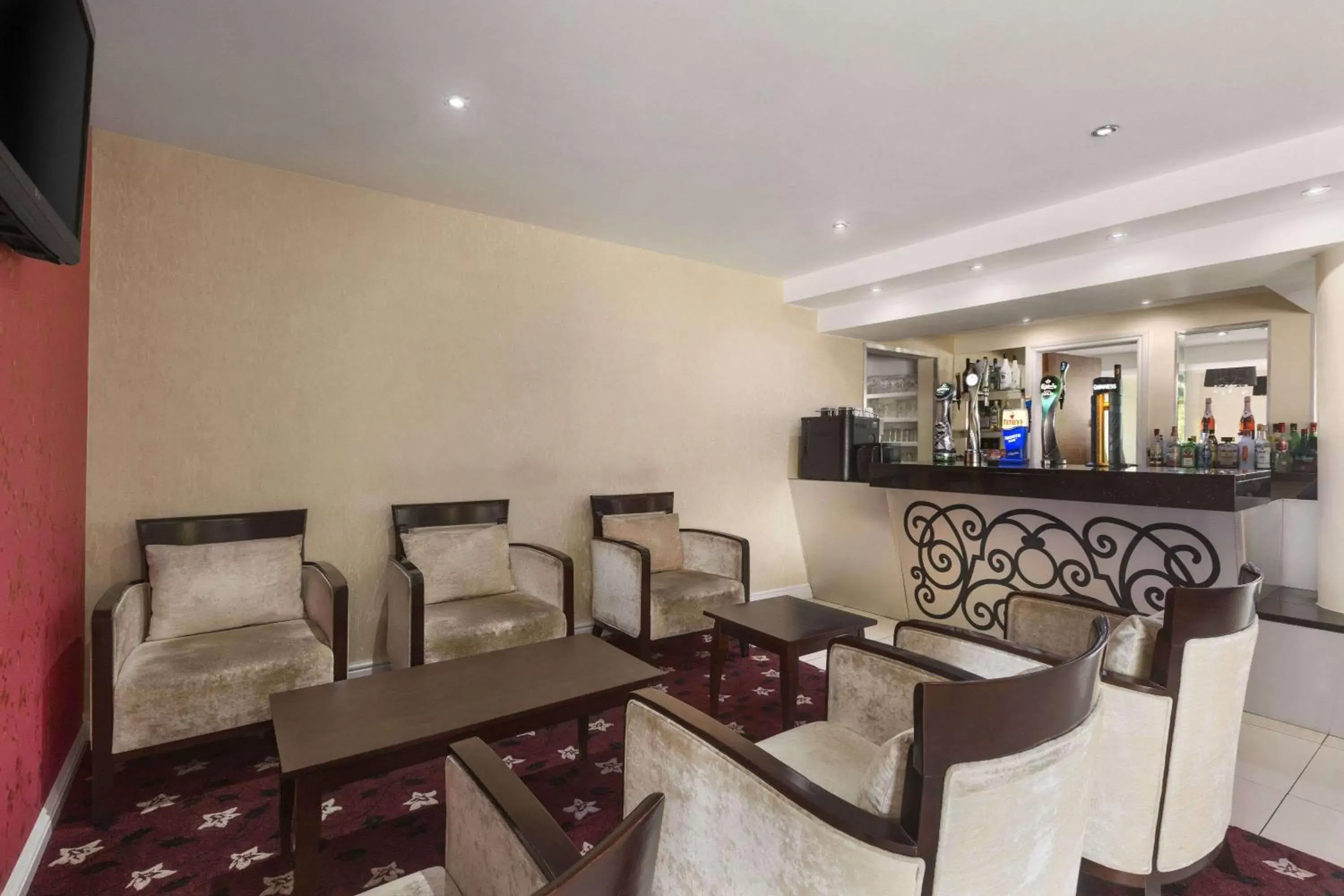 Lounge or bar in Ramada Birmingham Oldbury M5 J2 Lounge or bar in Ramada Birmingham Oldbury M5 J2