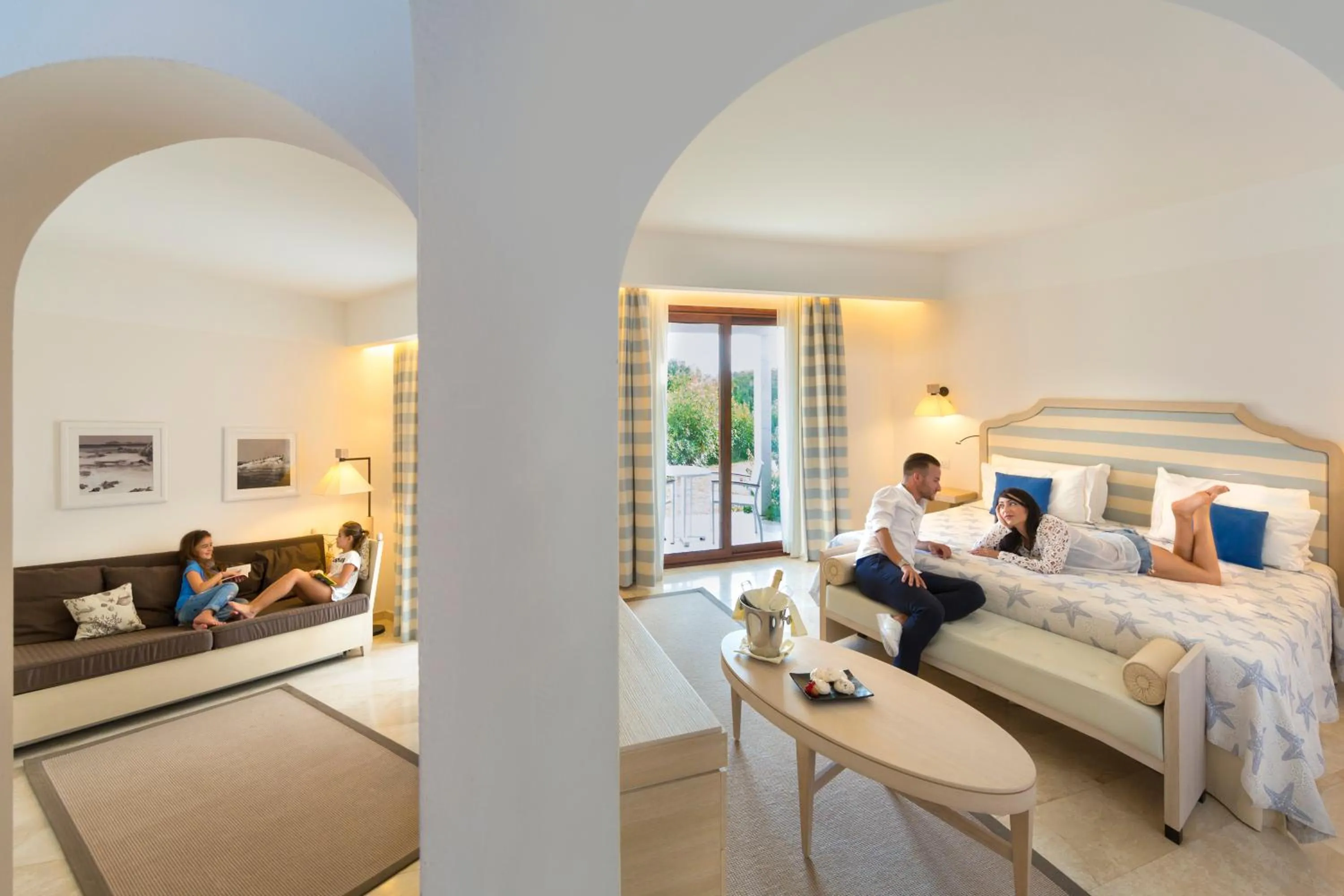 Living room, Bed in Grande Baia Resort & Spa