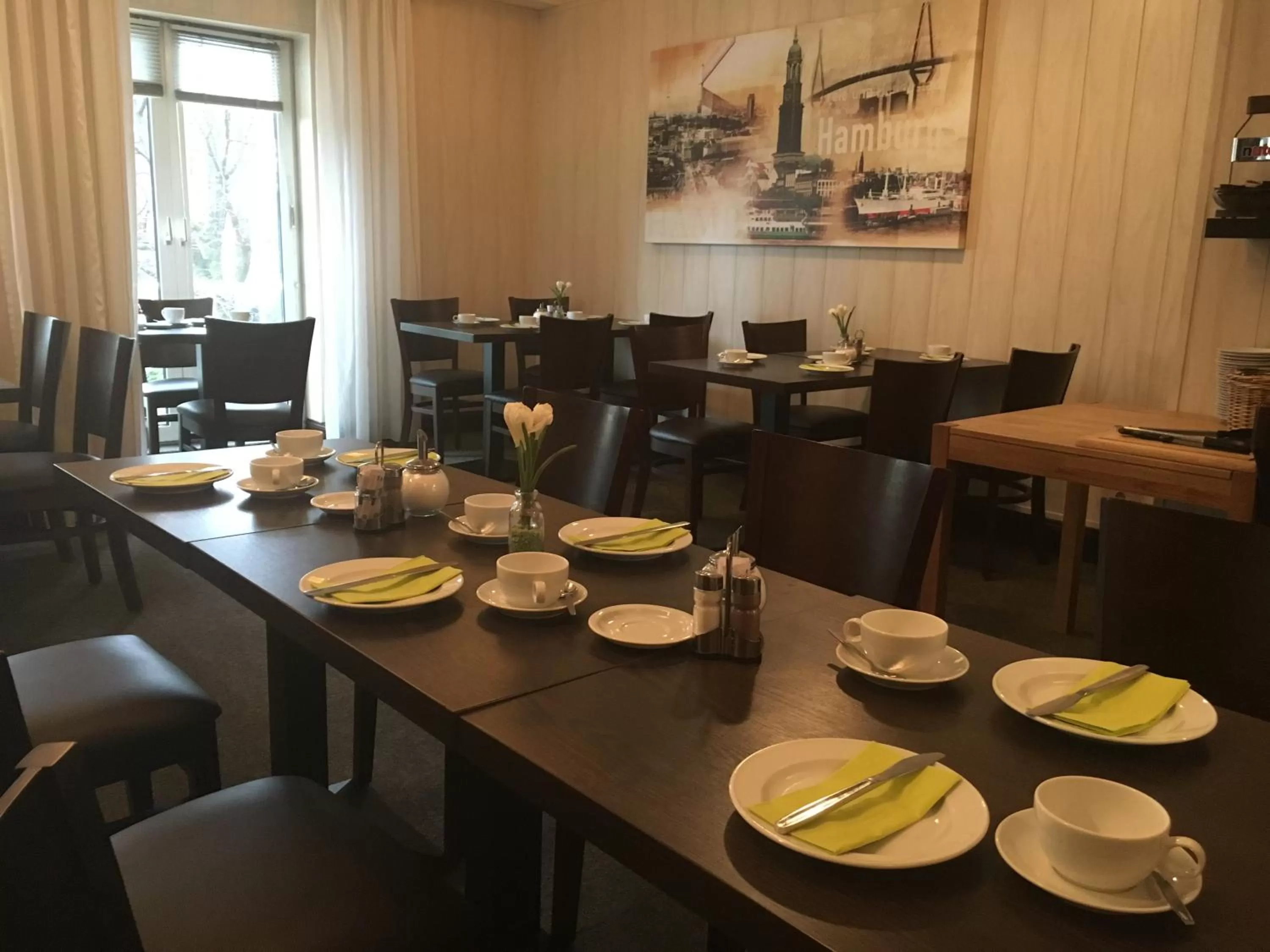 Restaurant/places to eat in Hotel Imperial