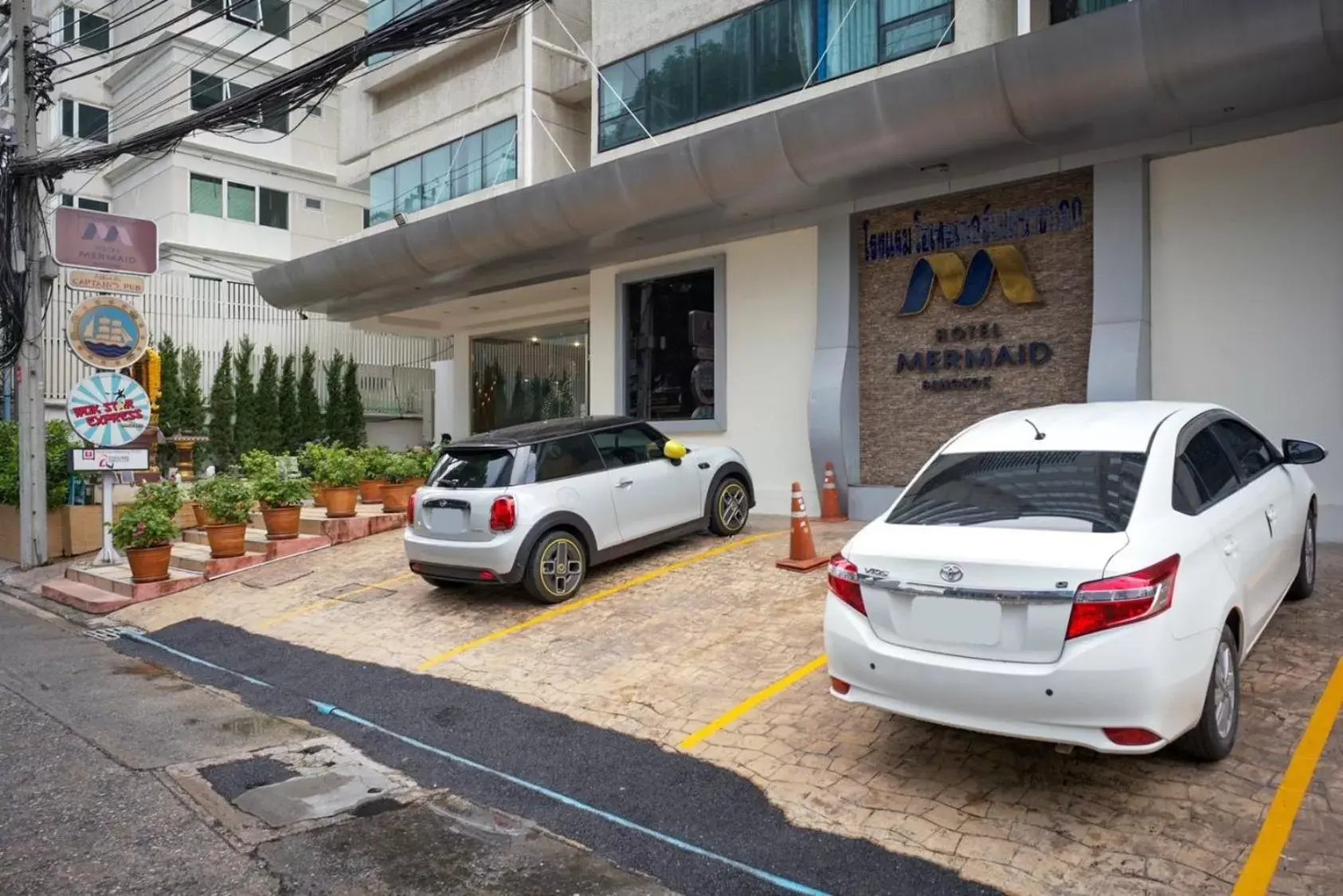 Parking, Property Building in Hotel Mermaid Bangkok