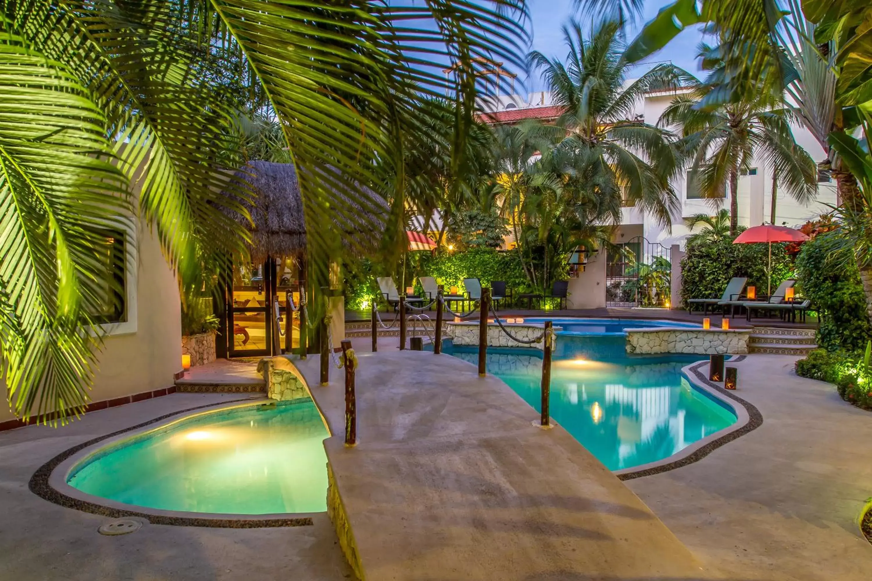 Garden, Swimming Pool in Hotel Riviera Del Sol