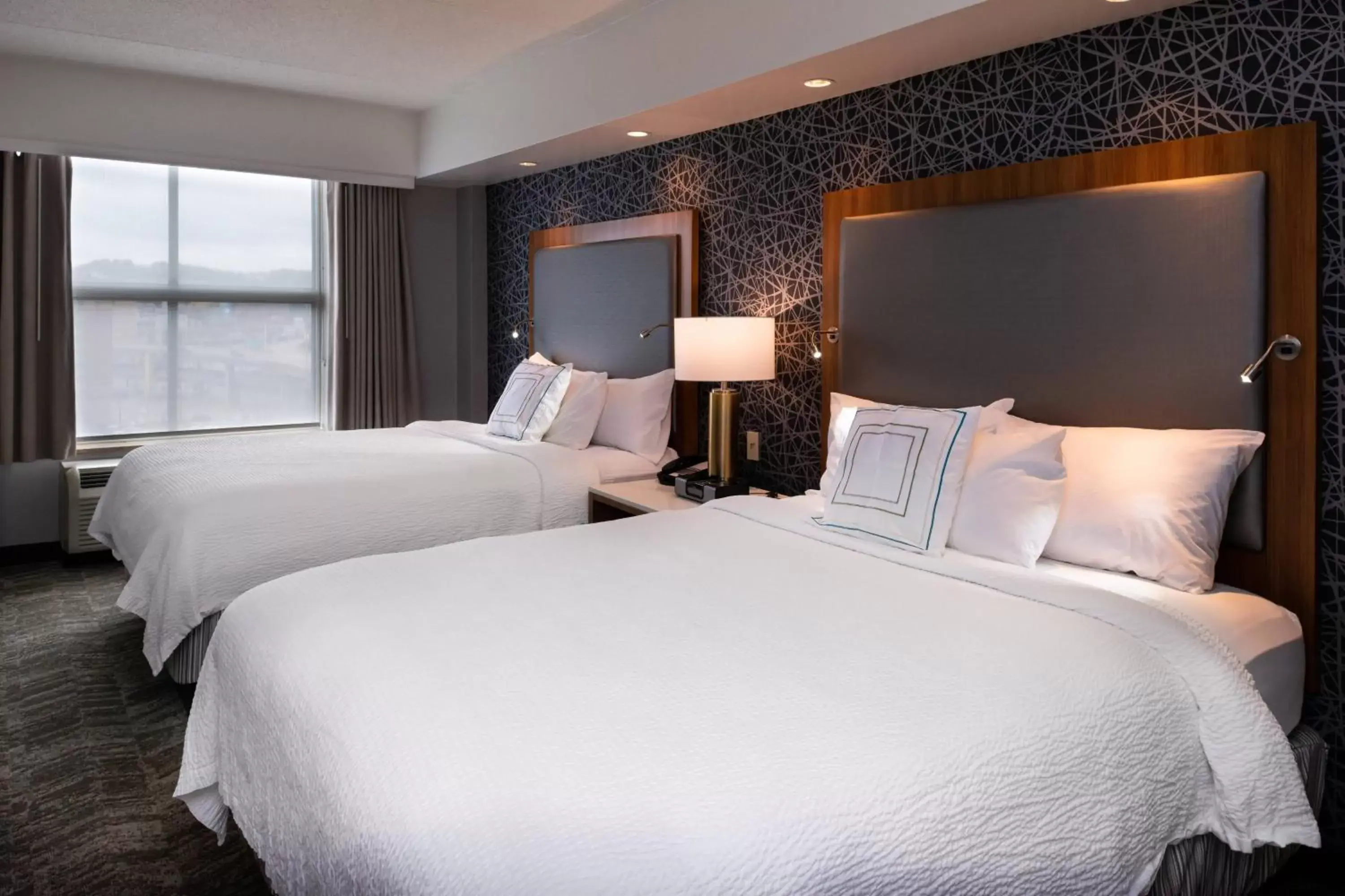 Bedroom, Bed in SpringHill Suites by Marriott Pittsburgh North Shore