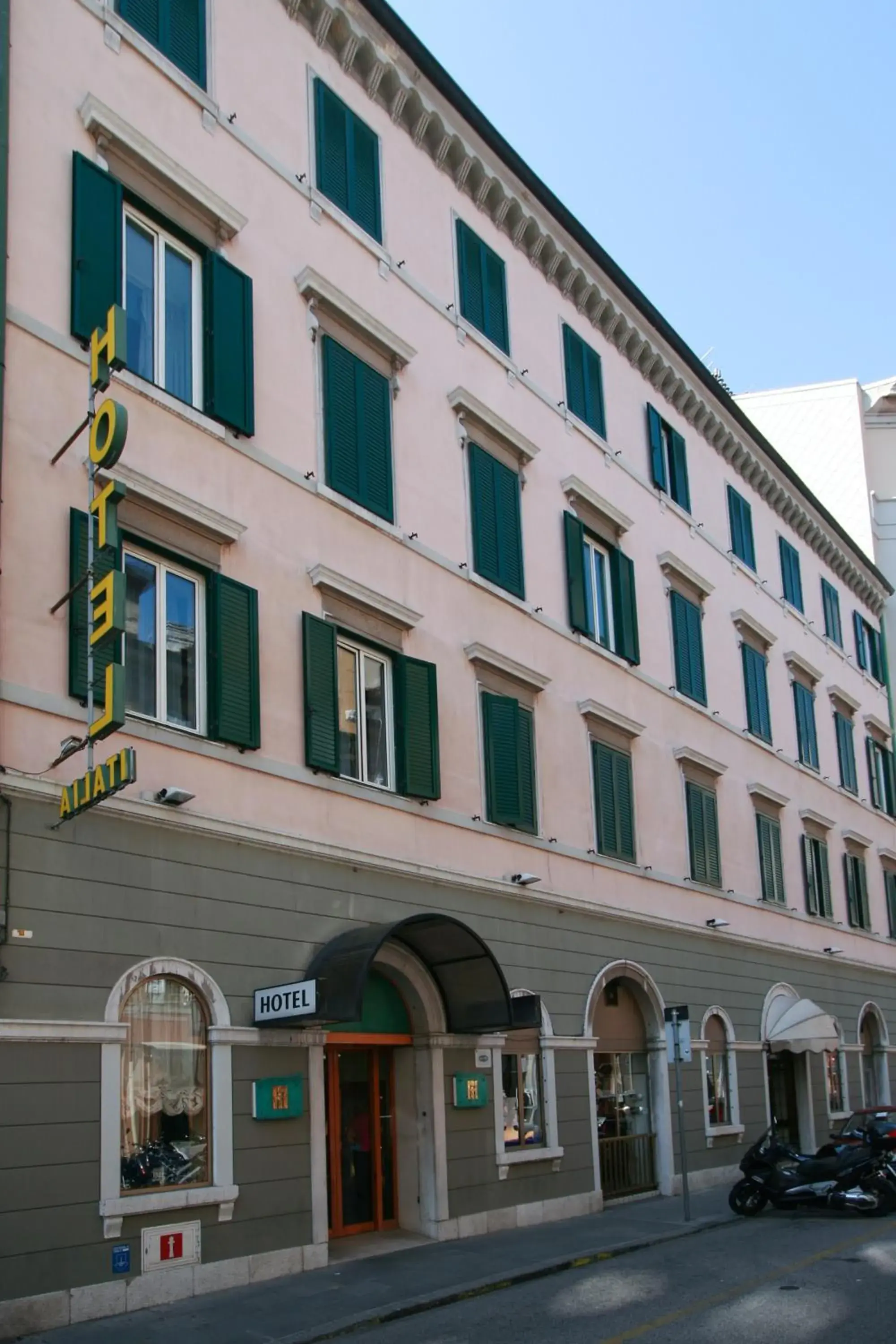 Facade/entrance, Property Building in Hotel Italia