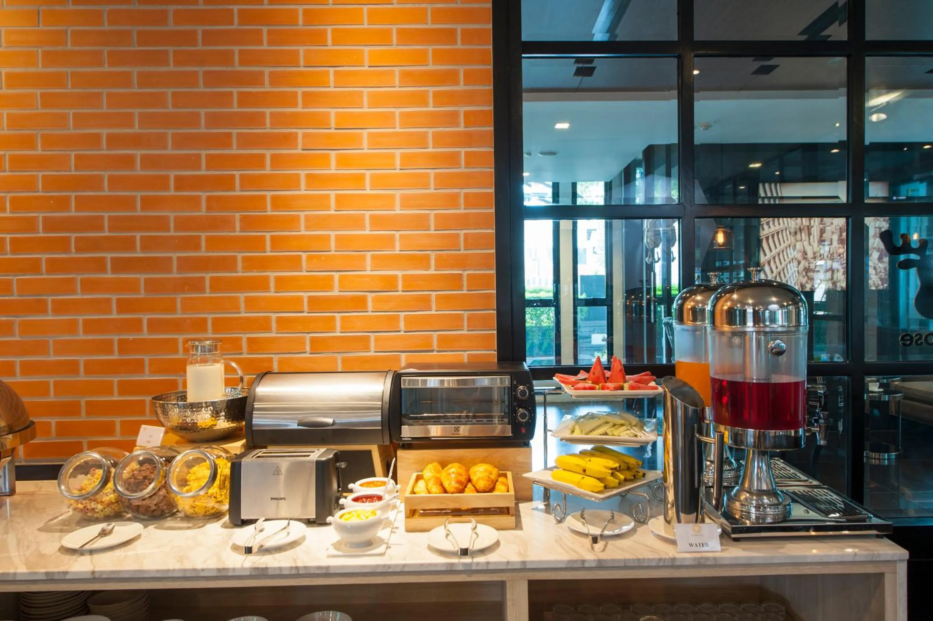 Restaurant/places to eat in Marigold Sukhumvit - Free Shuttle to BTS Bearing Station