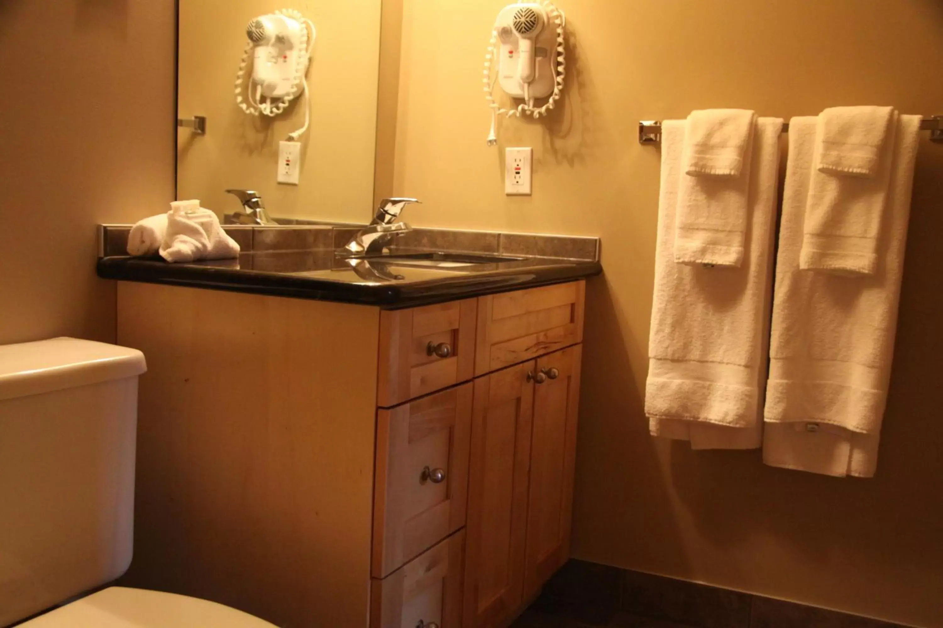 Bathroom in Waterton Lakes Lodge Resort