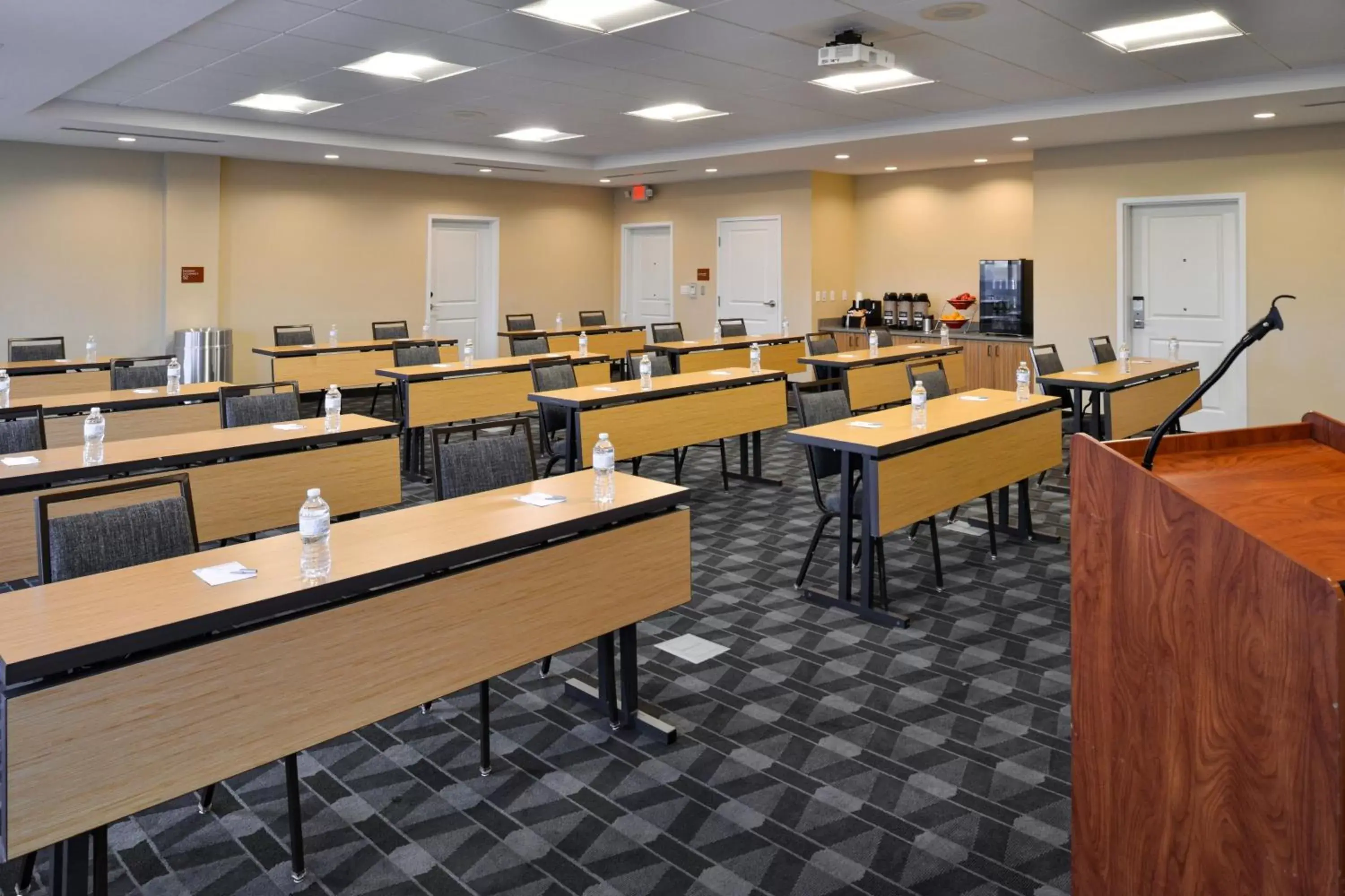 Meeting/conference room in TownePlace Suites by Marriott Detroit Belleville