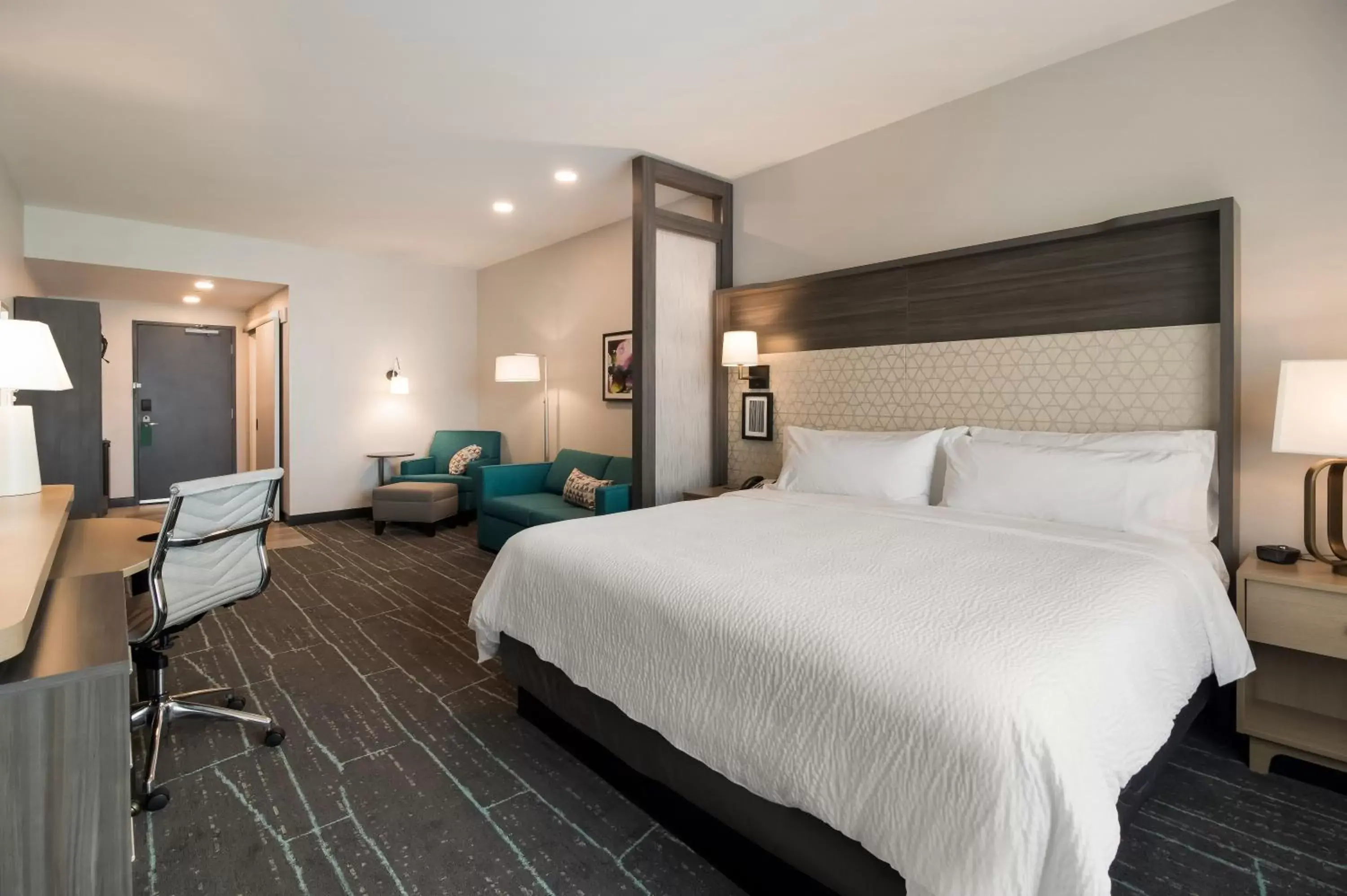 Photo of the whole room, Bed in Holiday Inn & Suites - Mt Juliet Nashville Area, an IHG Hotel