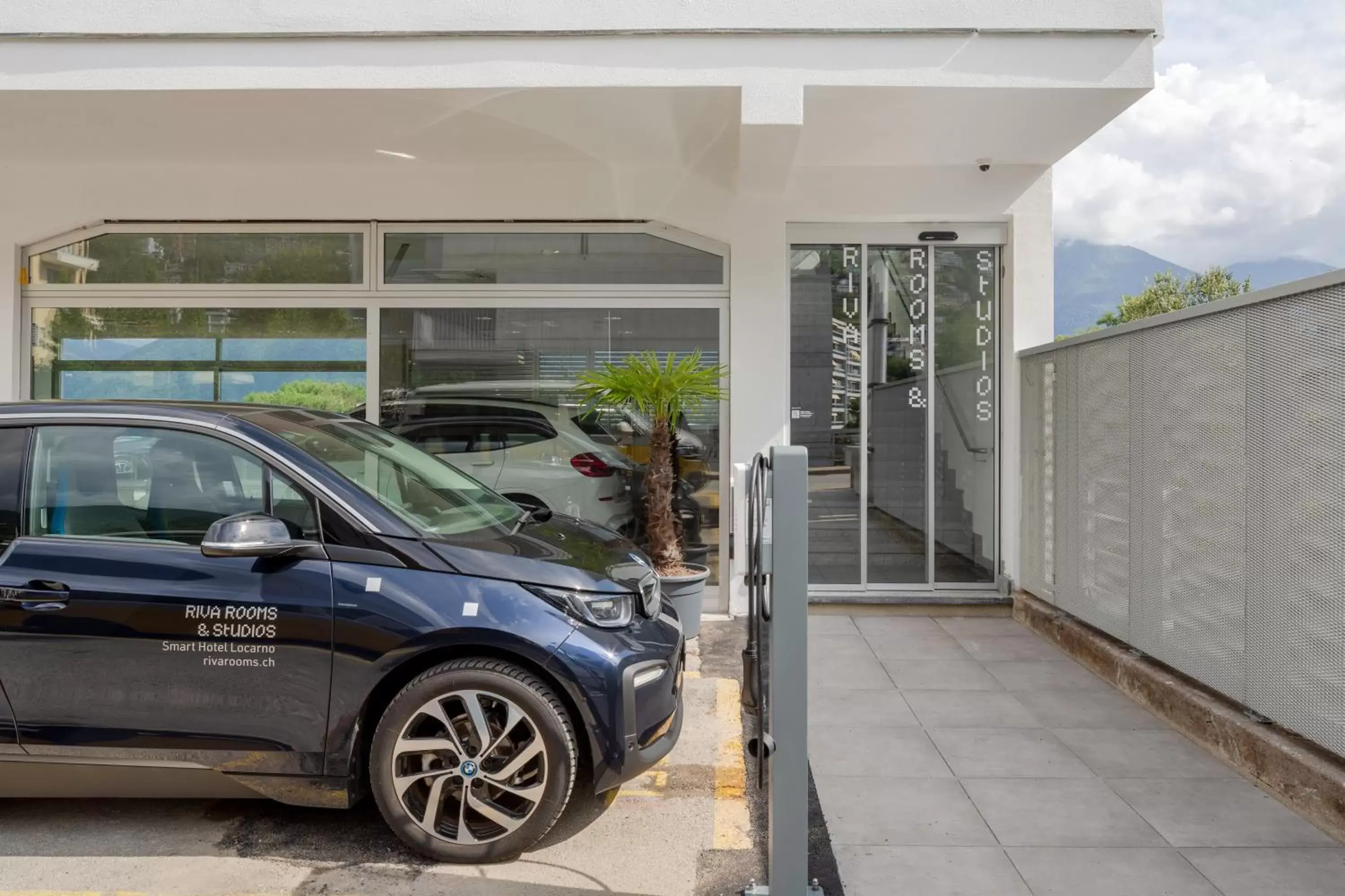 Facade/entrance in Riva Rooms & Studios - Check-In 24hr Facade/entrance in Riva Rooms & Studios - Check-In 24hr