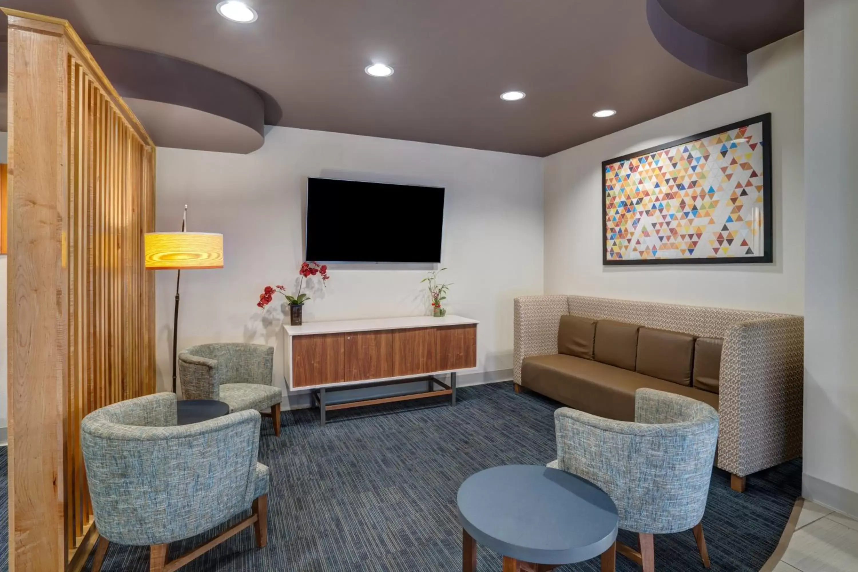 Lobby or reception, Seating Area in Holiday Inn Express Hotel Winona North, an IHG Hotel