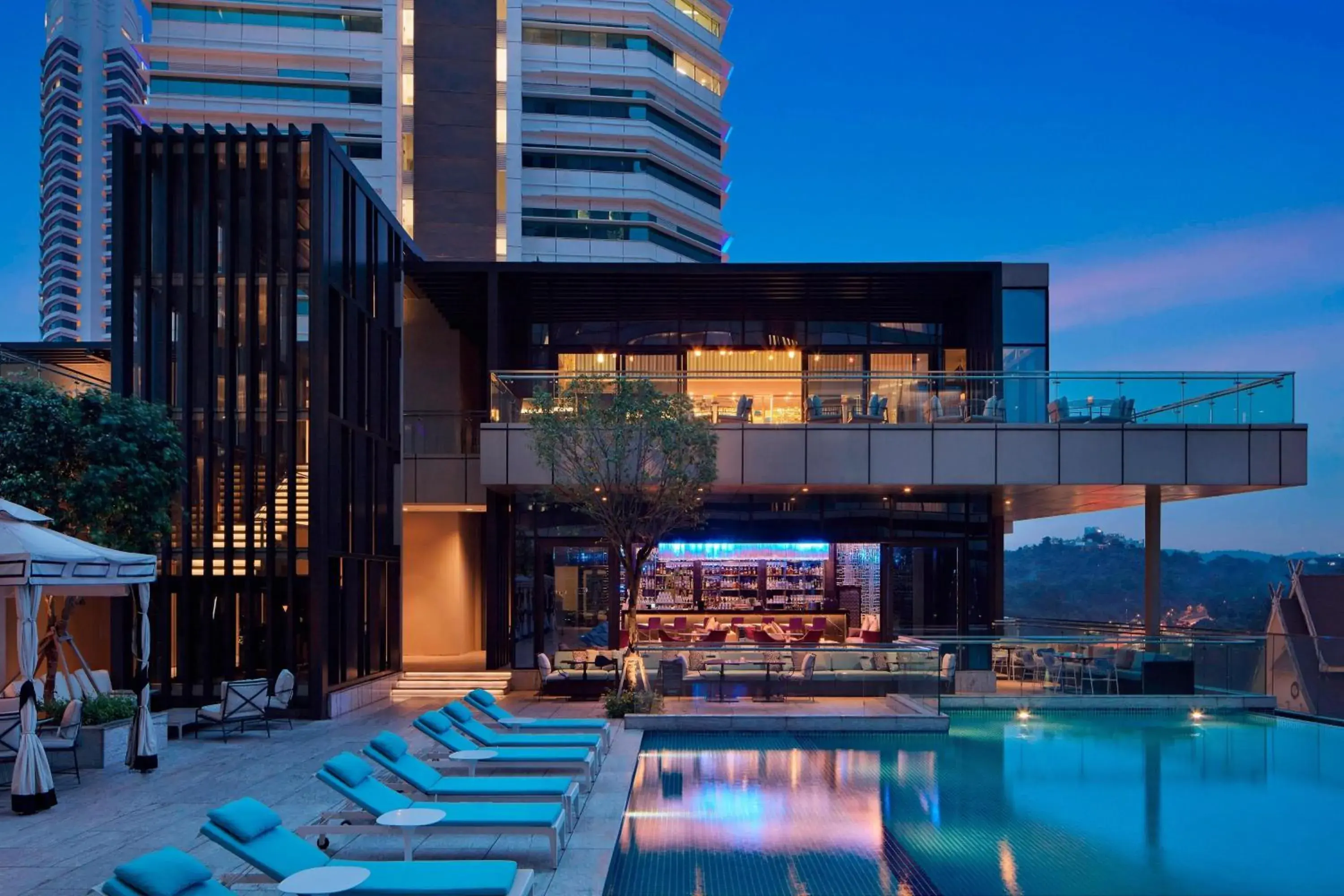 Restaurant/places to eat, Swimming Pool in The St. Regis Kuala Lumpur