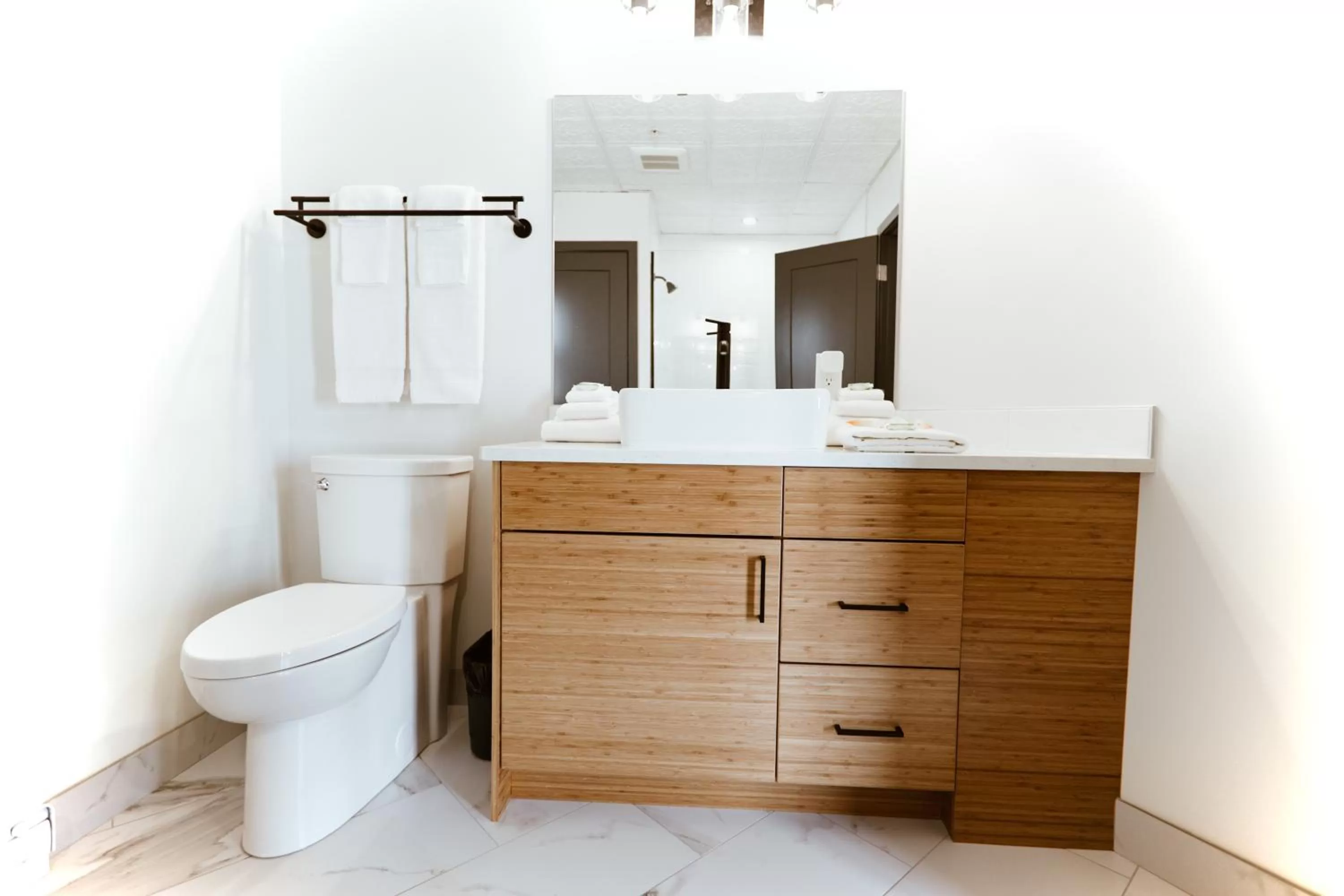 Bathroom in The Flying Steamshovel Inn