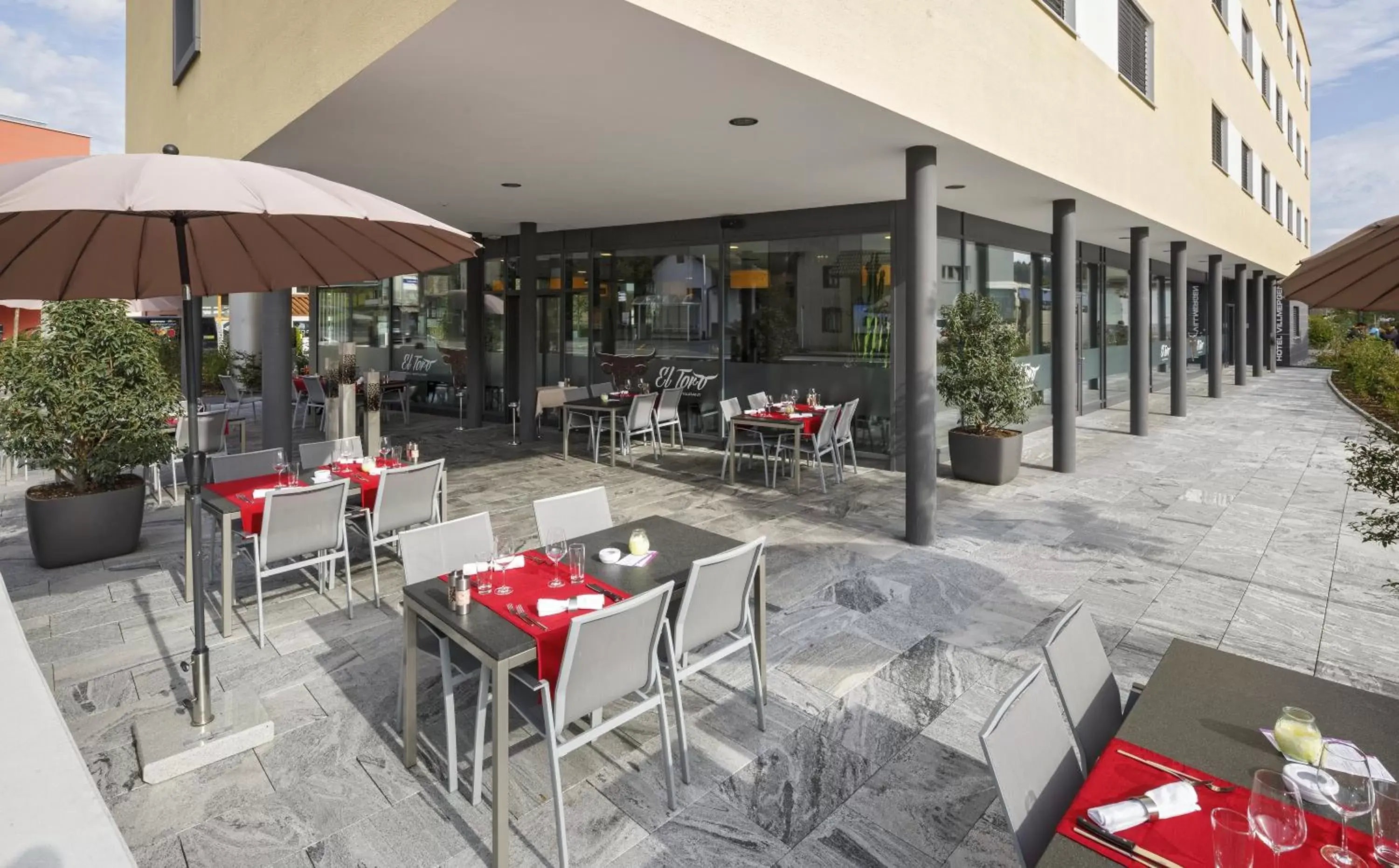 Balcony/Terrace, Restaurant/Places to Eat in Villmergen Swiss Quality Hotel
