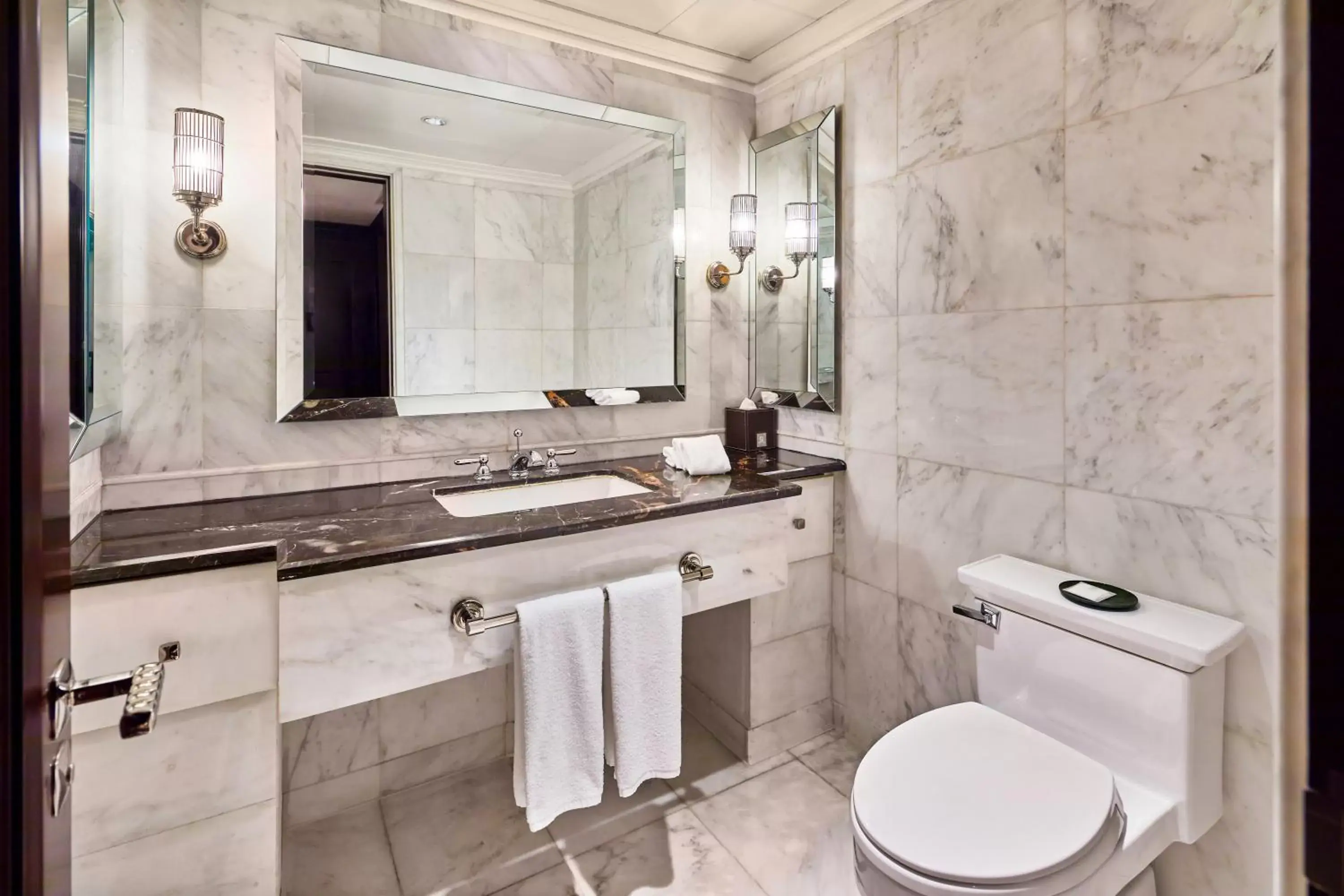 Toilet, Bathroom in The St. Regis Beijing