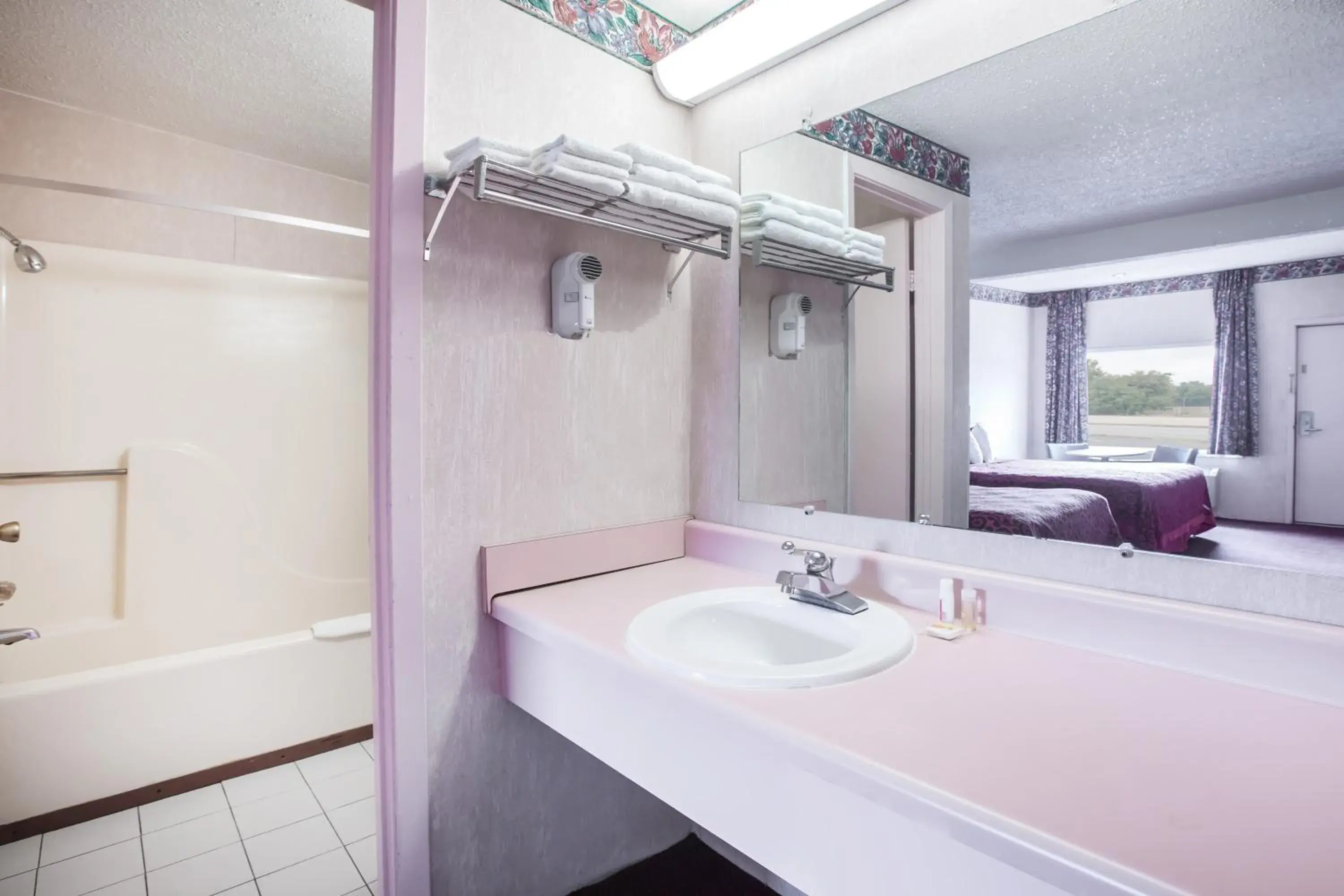 Bathroom in Days Inn by Wyndham Mountain View