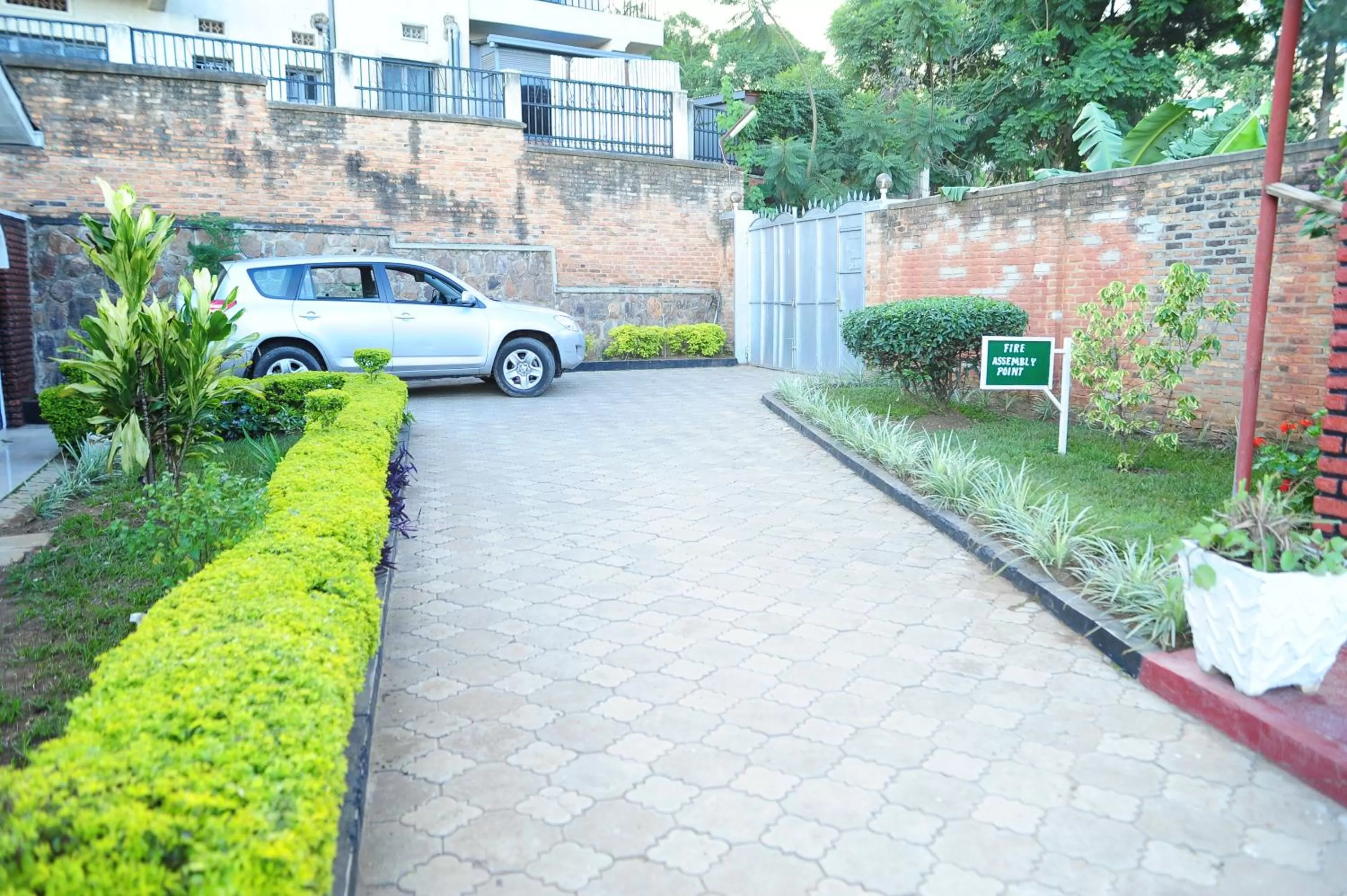 Parking in INZOZI AFRICA HOUSE B&B- Kacyiru