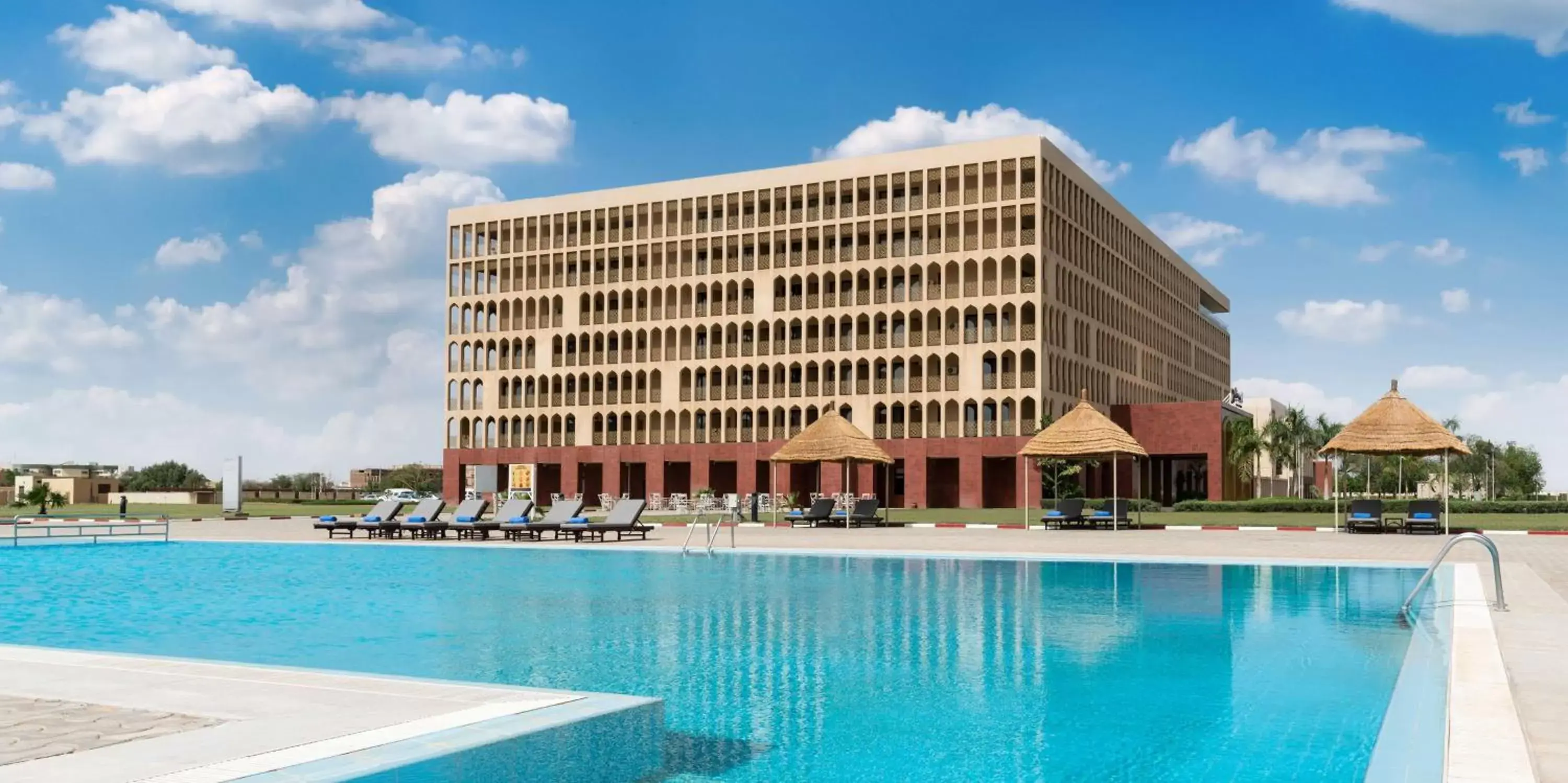 Pool view, Swimming Pool in Radisson Blu Hotel N'Djamena