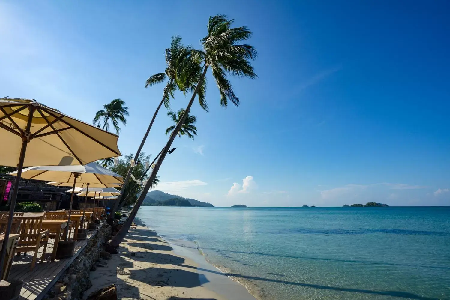 Restaurant/places to eat, Beach in Santhiya Tree Koh Chang Resort