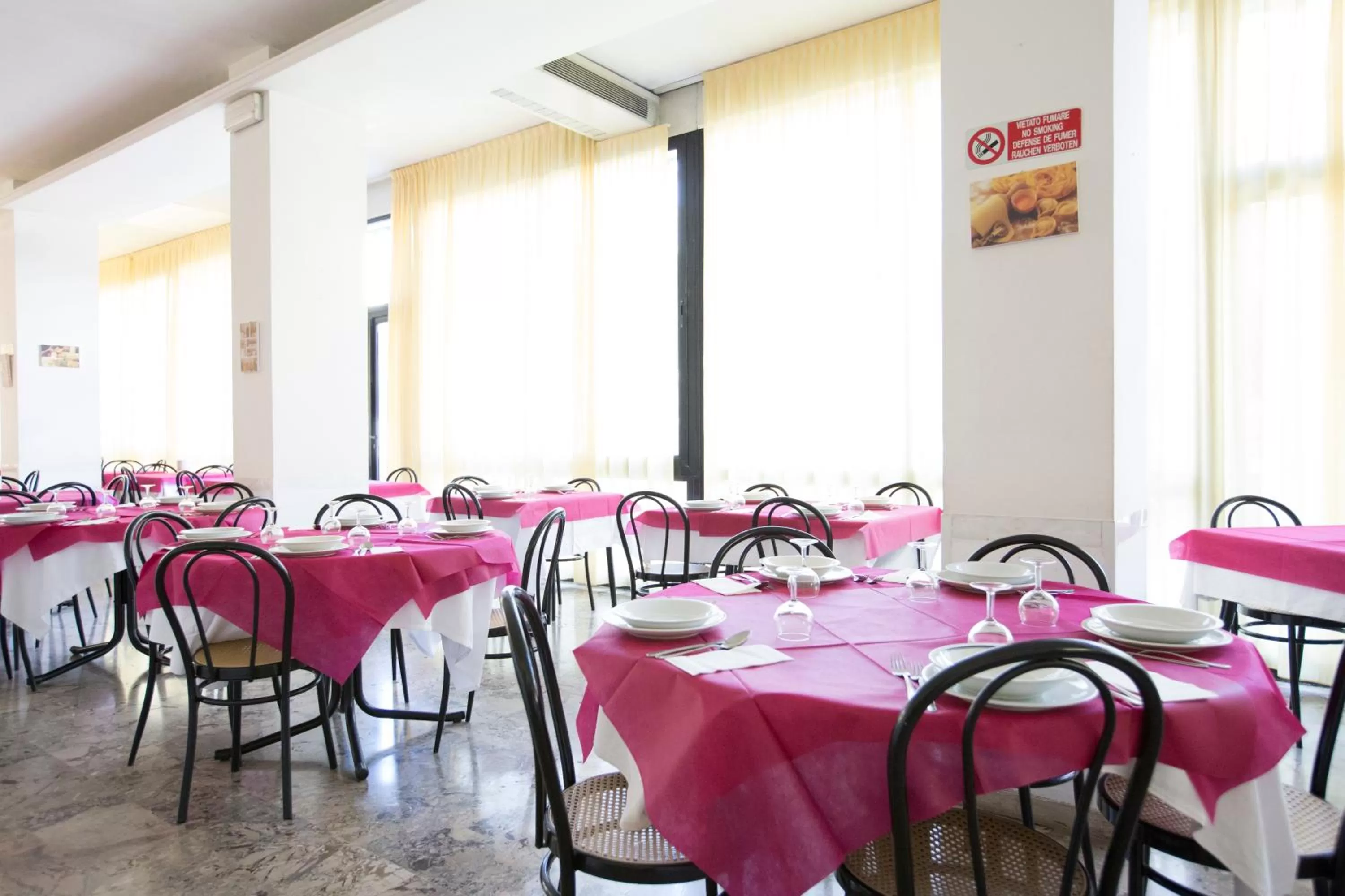 Restaurant/places to eat in Hotel Europa