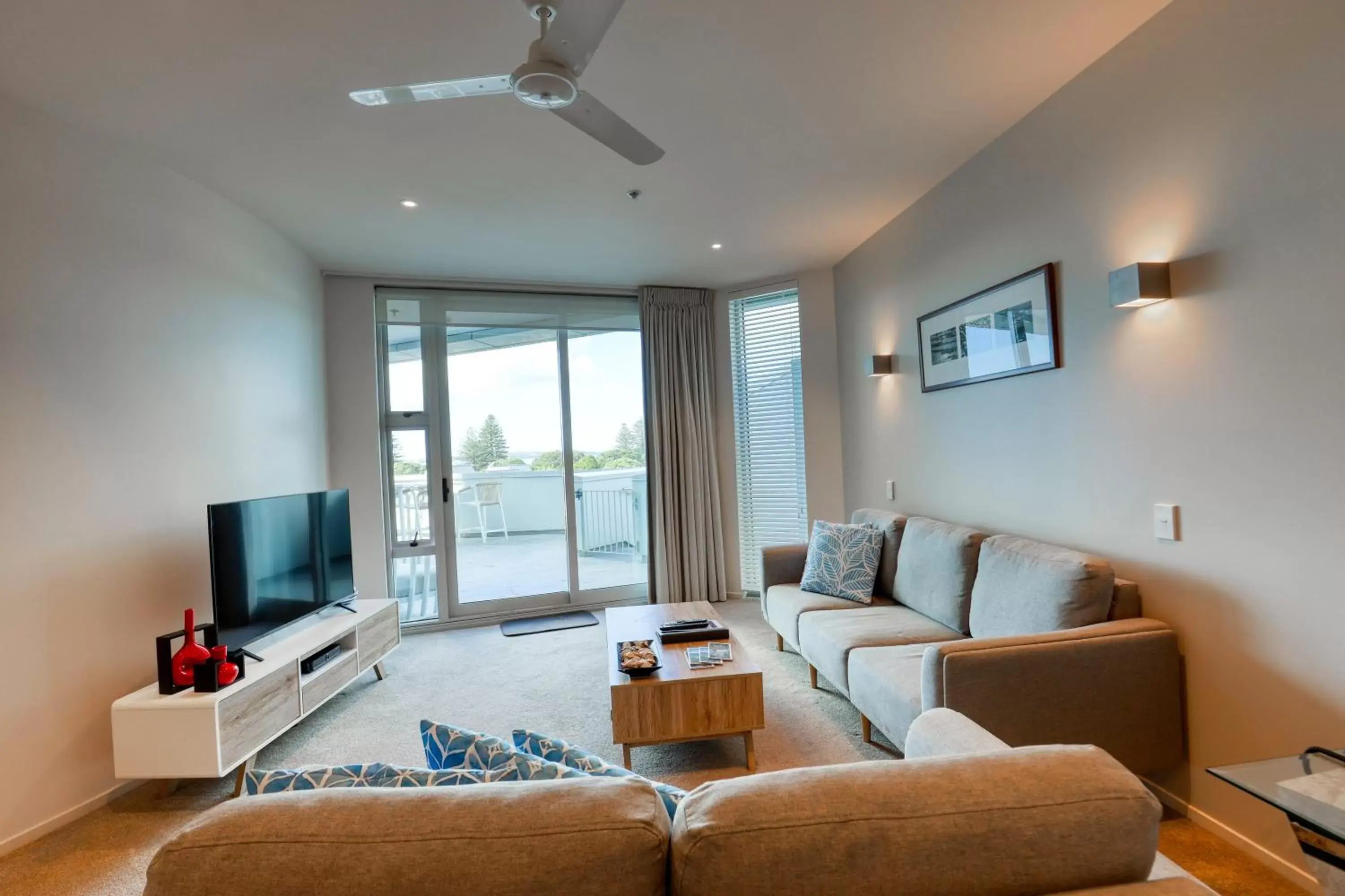 Living room, Seating Area in Ramada Suites by Wyndham Nautilus Orewa