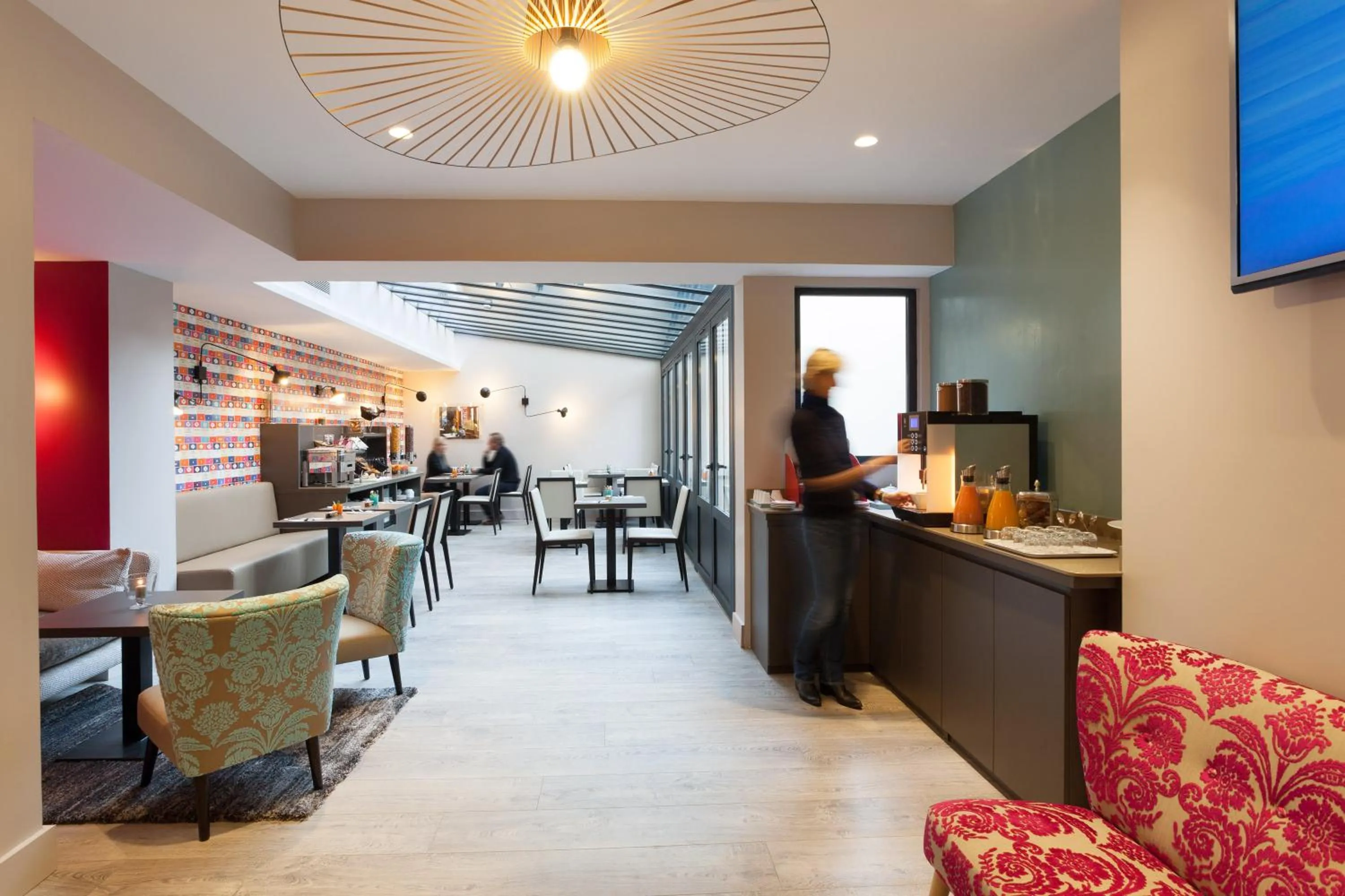 Restaurant/places to eat in Hôtel Vic Eiffel