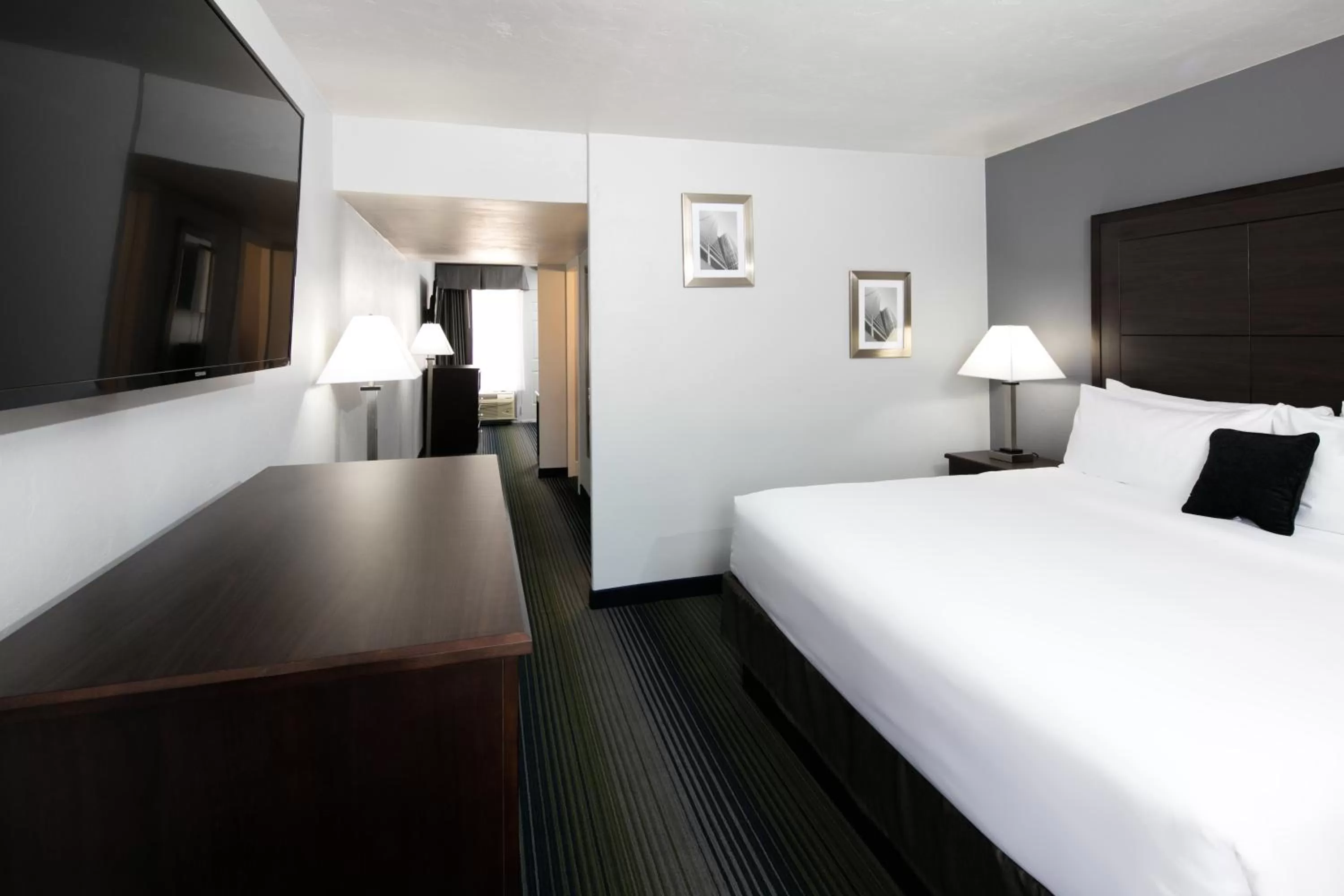 Bed in Red Lion Inn & Suites Tucson Downtown