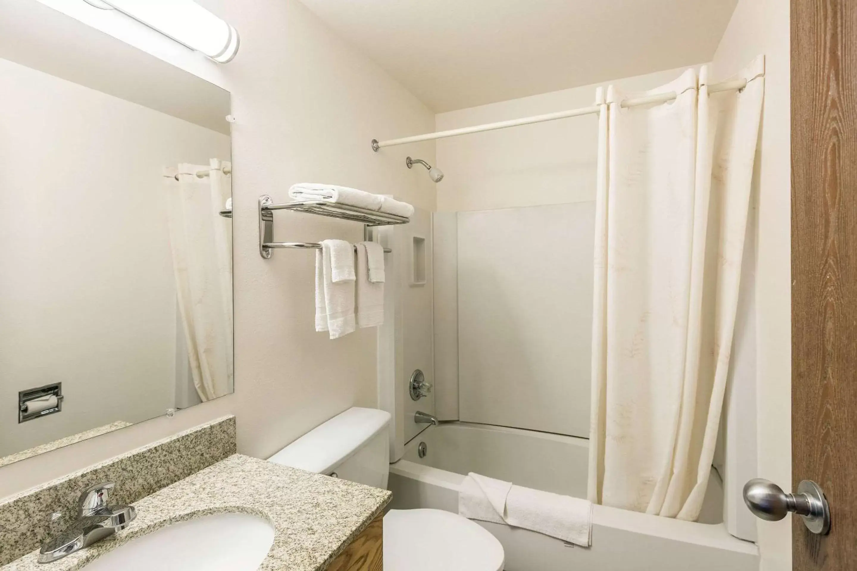 Photo of the whole room, Bathroom in Rodeway Inn Leadville