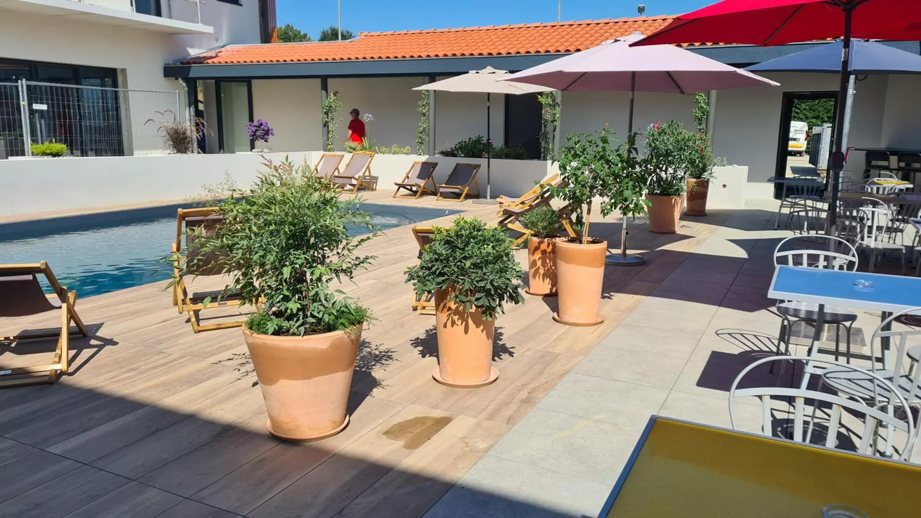 Patio, Swimming Pool in ibis Styles Montauban