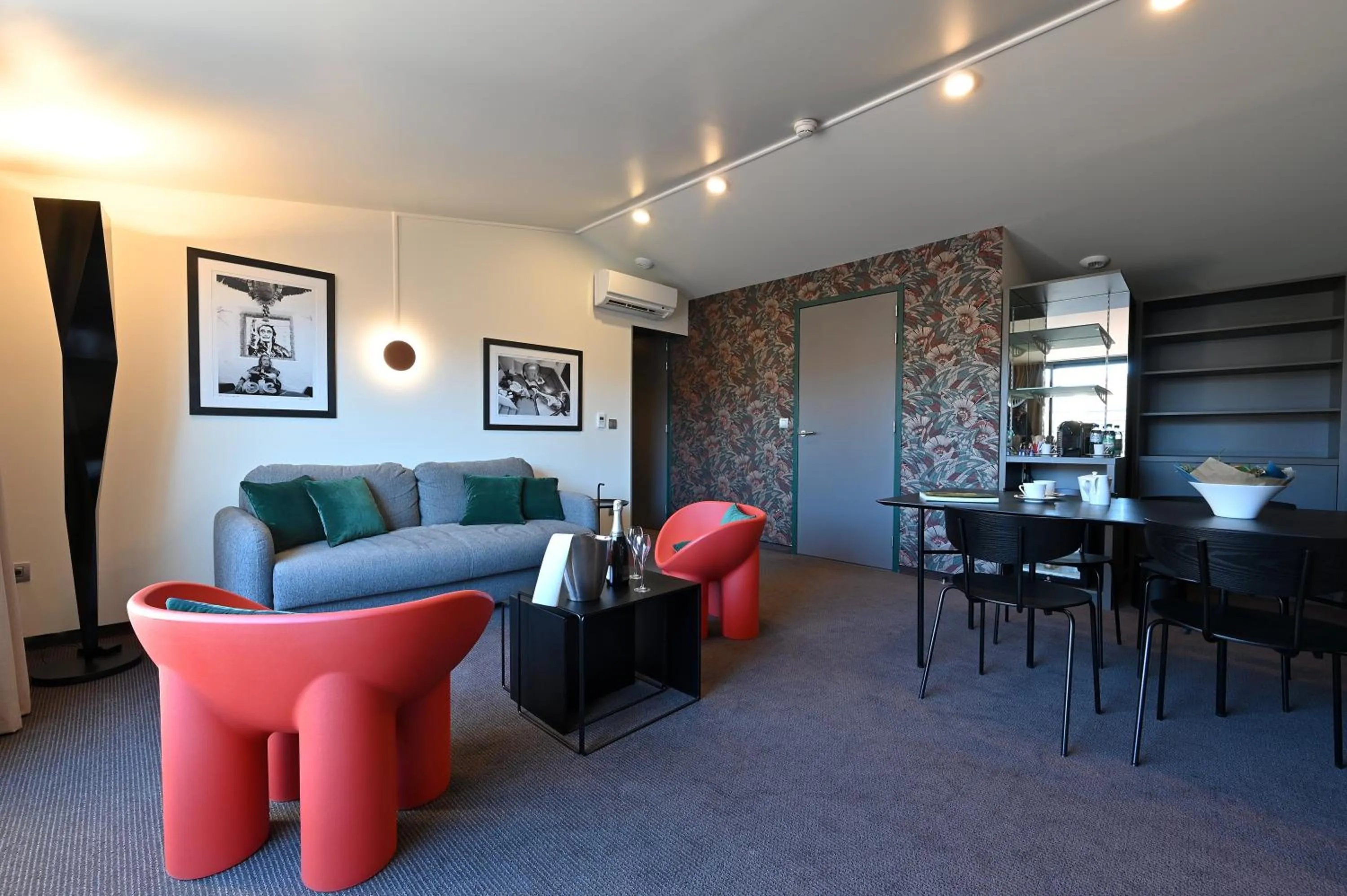 Living room in Dali Hôtel Perpignan - Restaurant