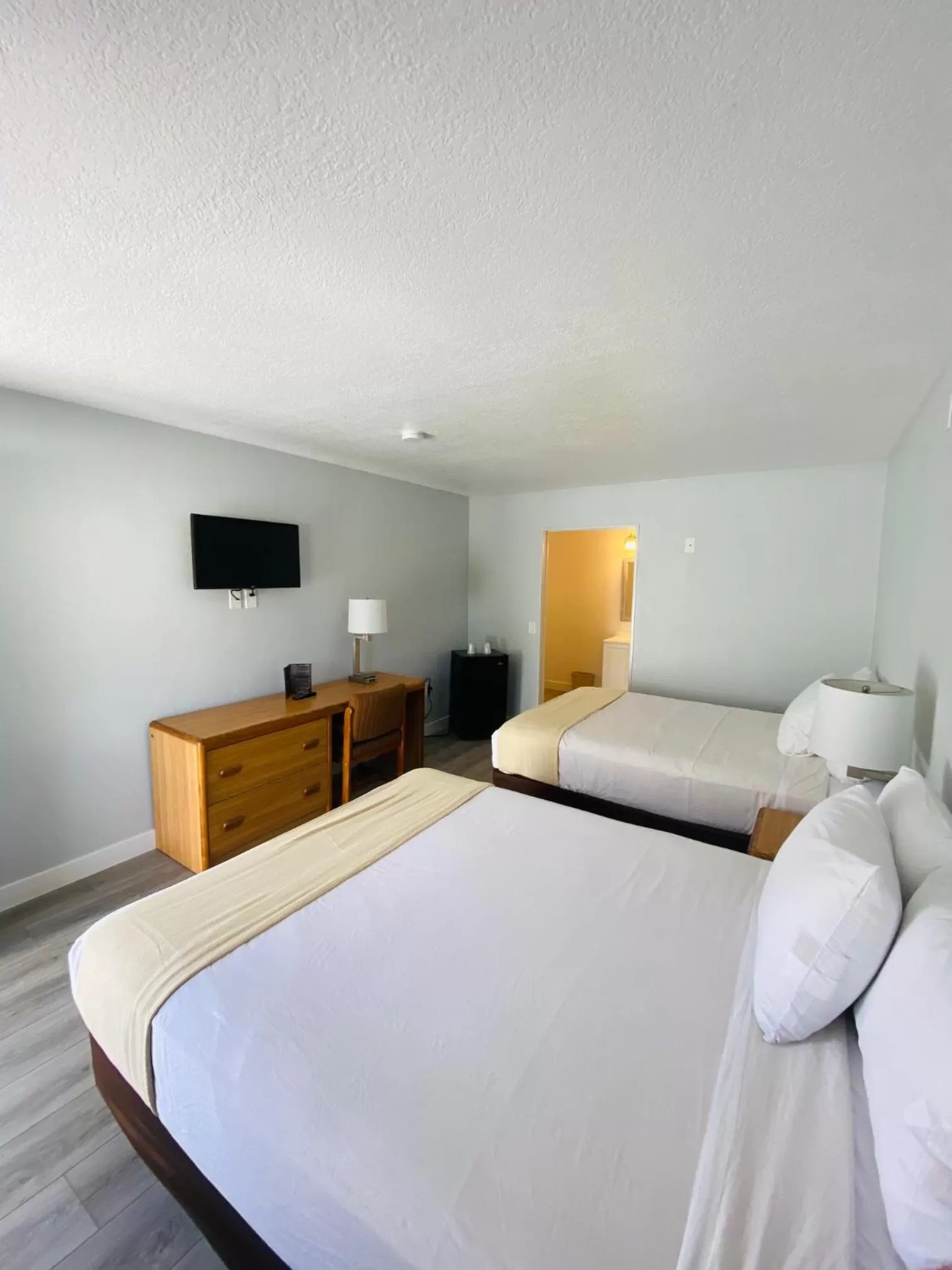 Bed in EZ 8 Motel Old Town