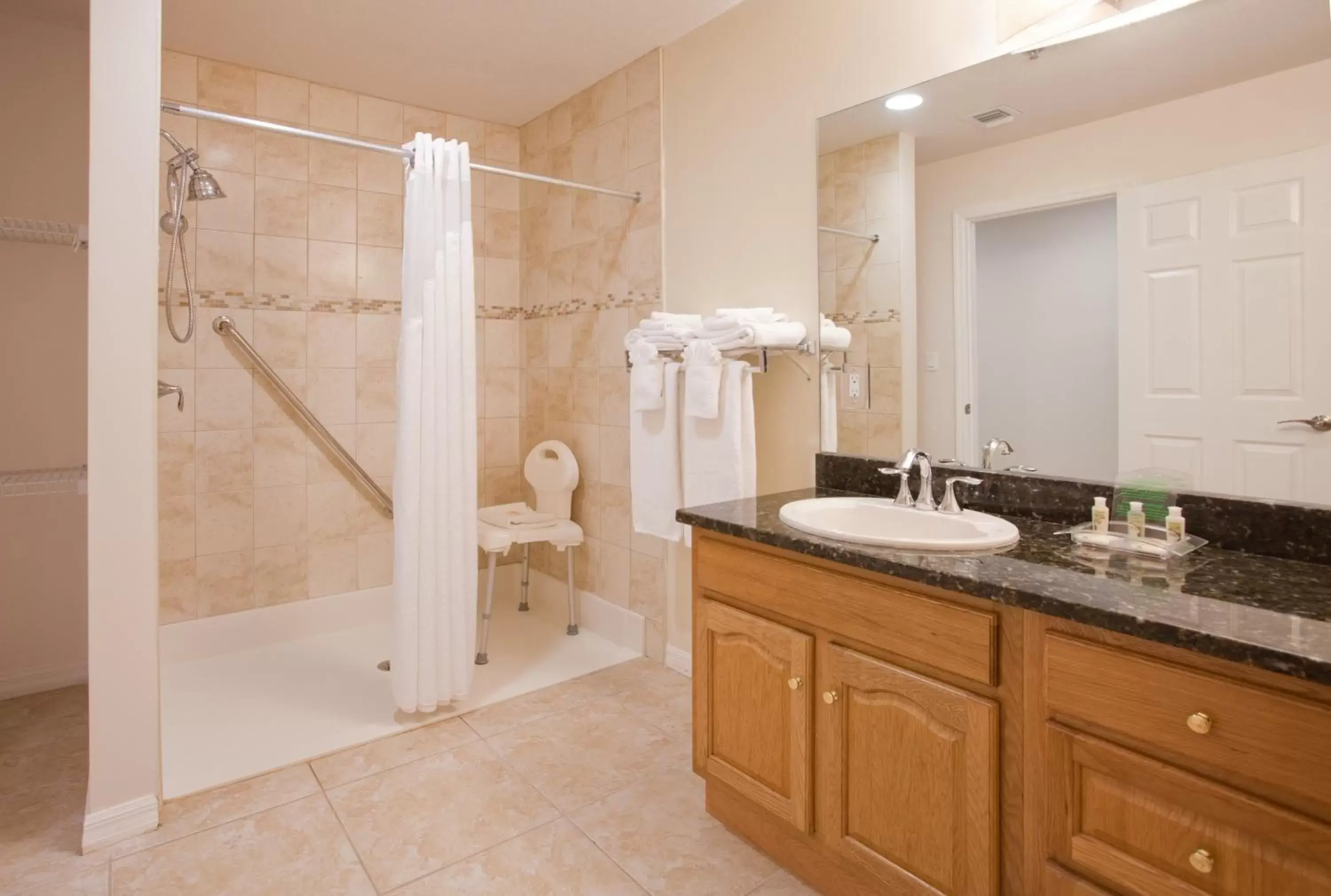 Photo of the whole room, Bathroom in Holiday Inn Resort Grand Cayman, an IHG Hotel