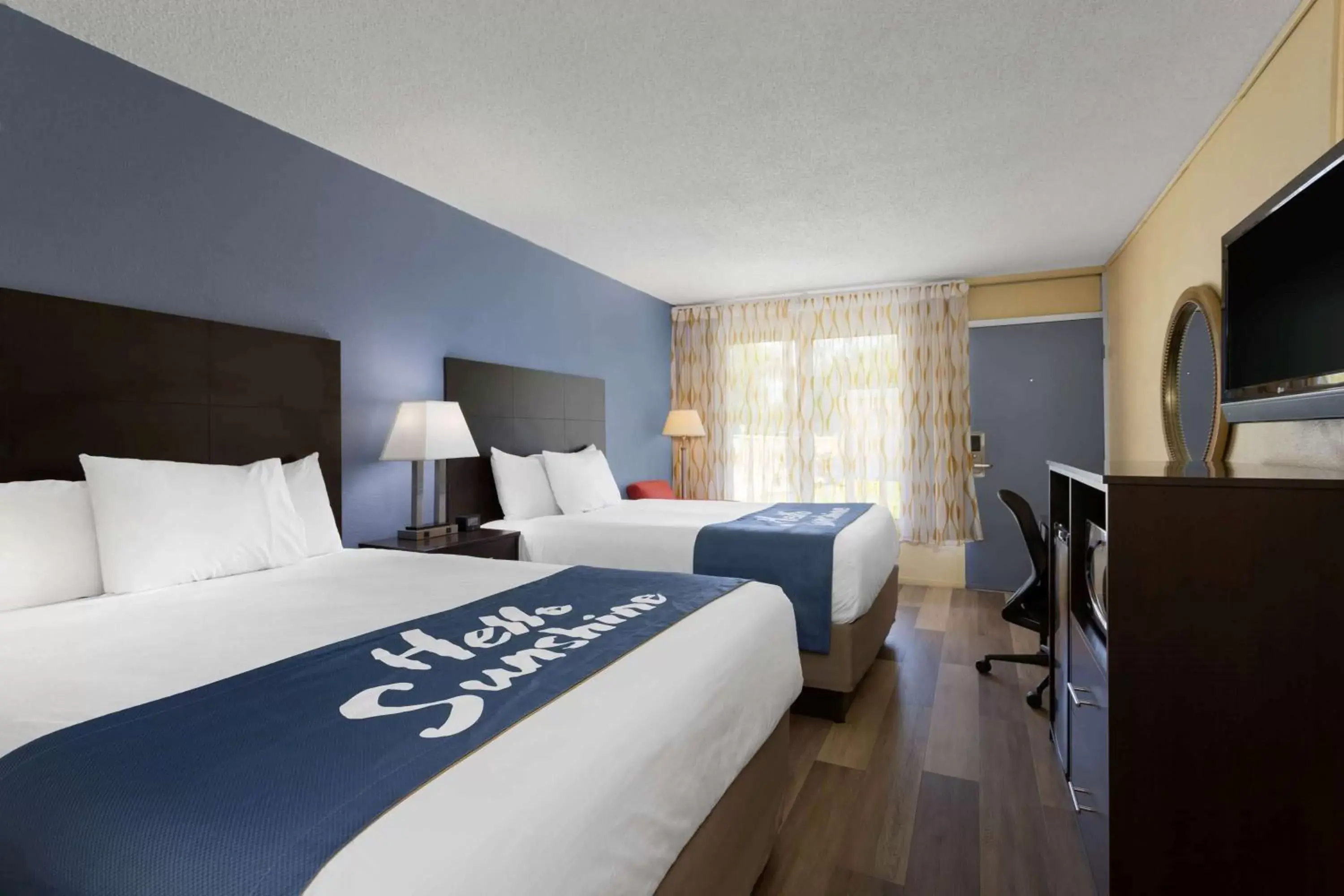 Photo of the whole room, Bed in Days Inn by Wyndham Greensboro Airport