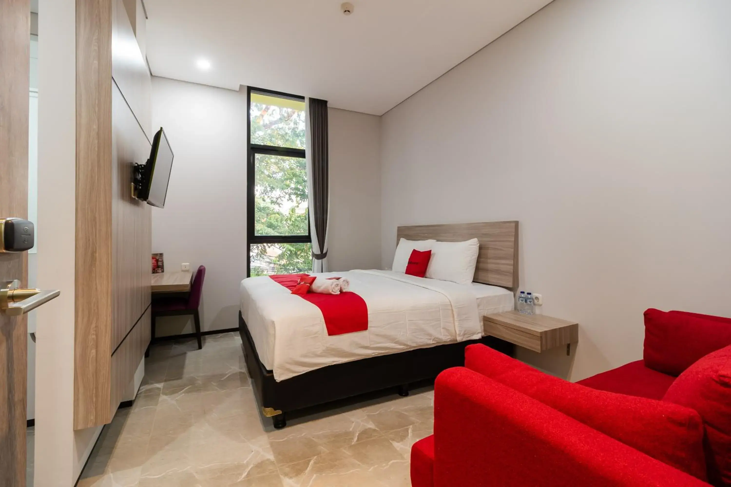 Property building, Bed in RedDoorz Plus near Senayan City Property building, Bed in RedDoorz Plus near Senayan City