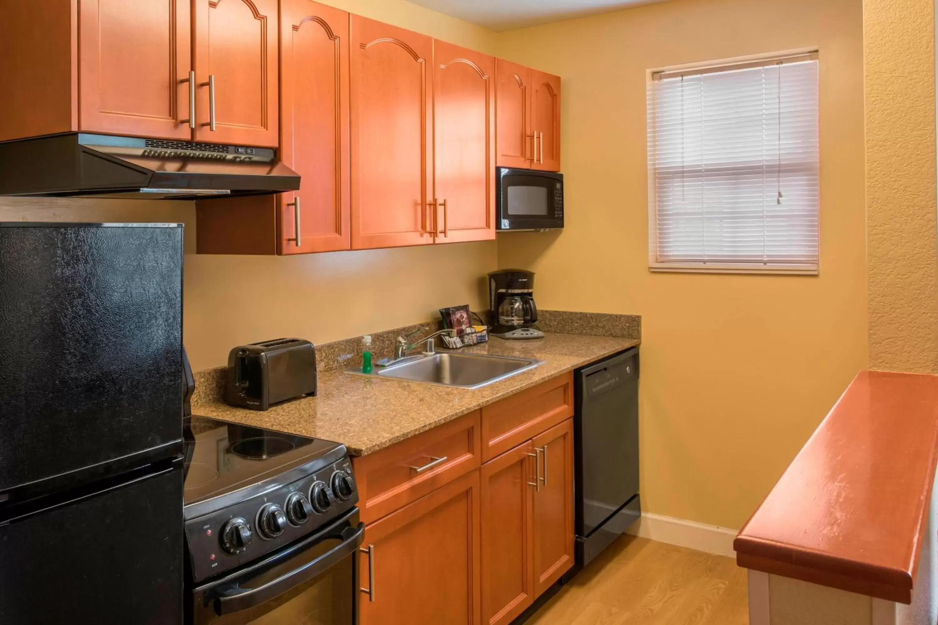 Kitchen or kitchenette, Kitchen/Kitchenette in TownePlace Suites by Marriott Boulder Broomfield/Interlocken