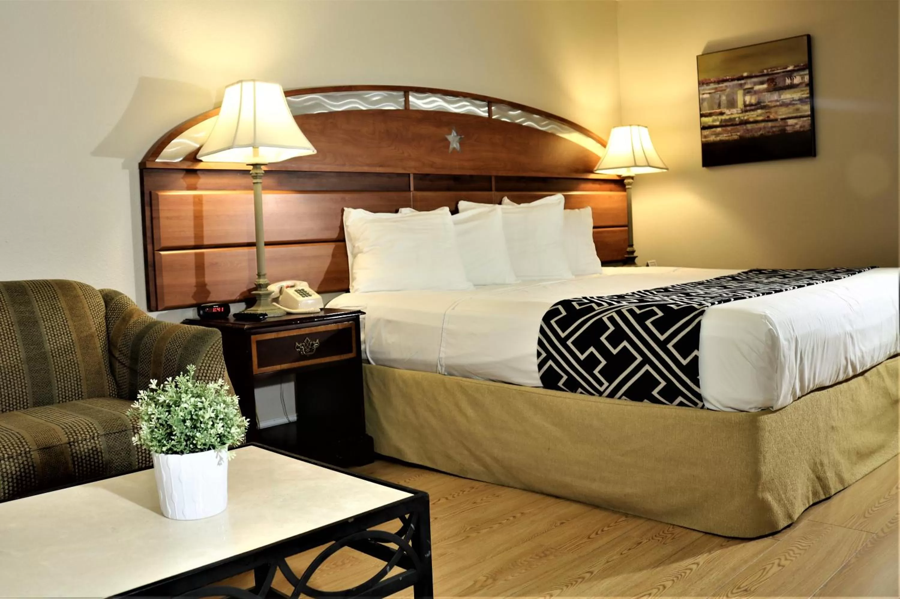 Photo of the whole room, Bed in Monte Carlo Inn- Near Disney