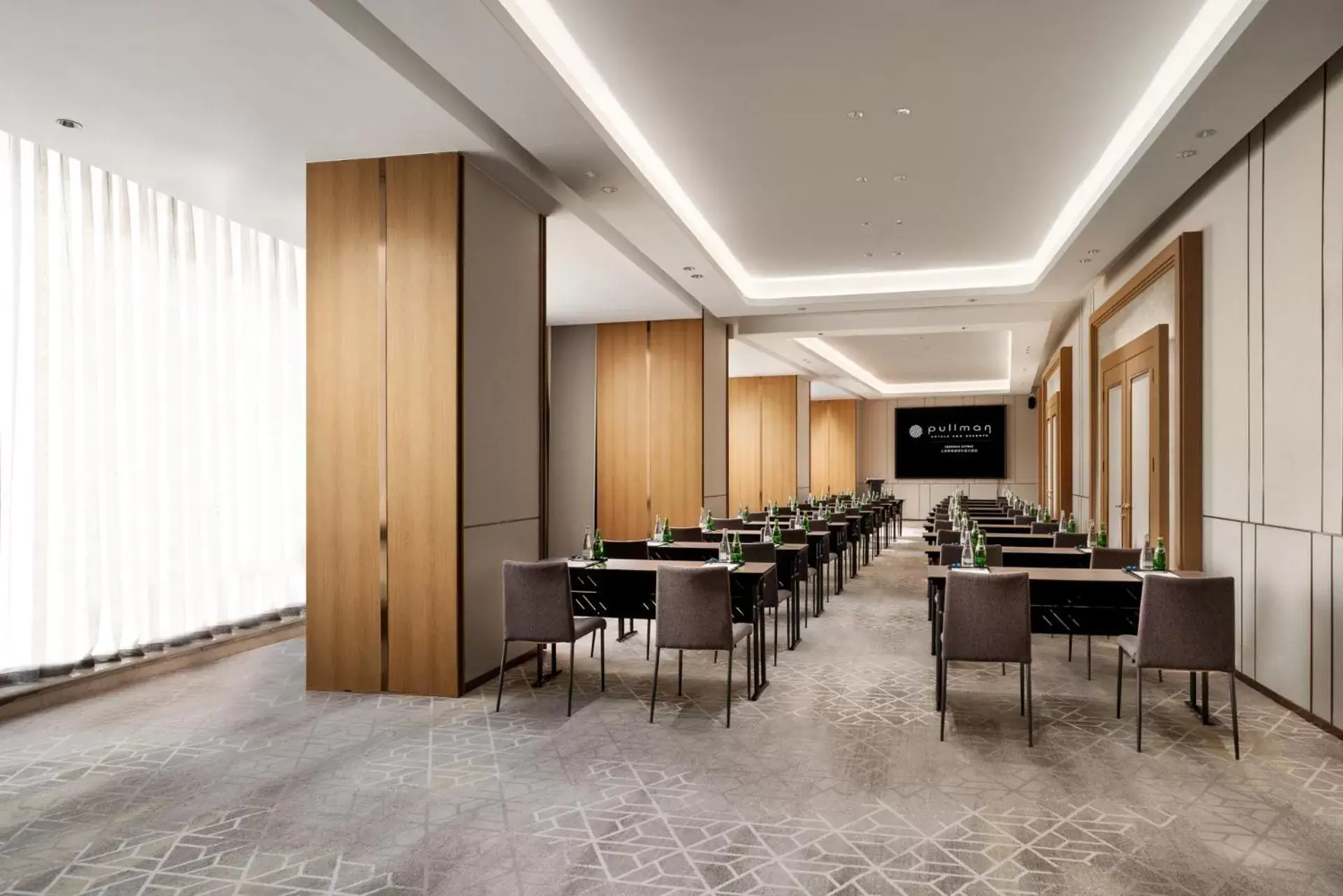 Meeting/conference room in Pullman Shanghai Skyway