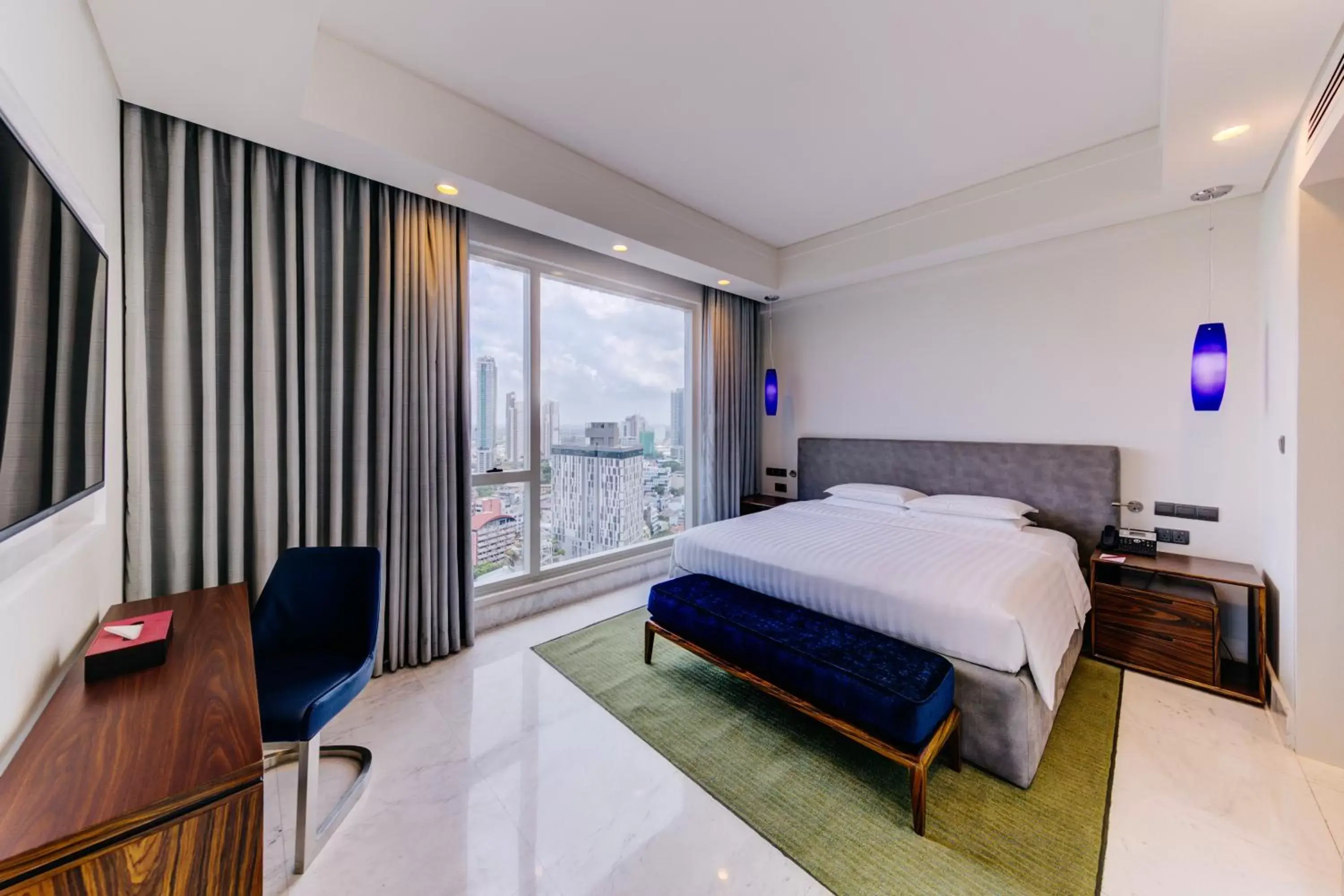 Photo of the whole room, Bed in Cinnamon Red Colombo Photo of the whole room, Bed in Cinnamon Red Colombo