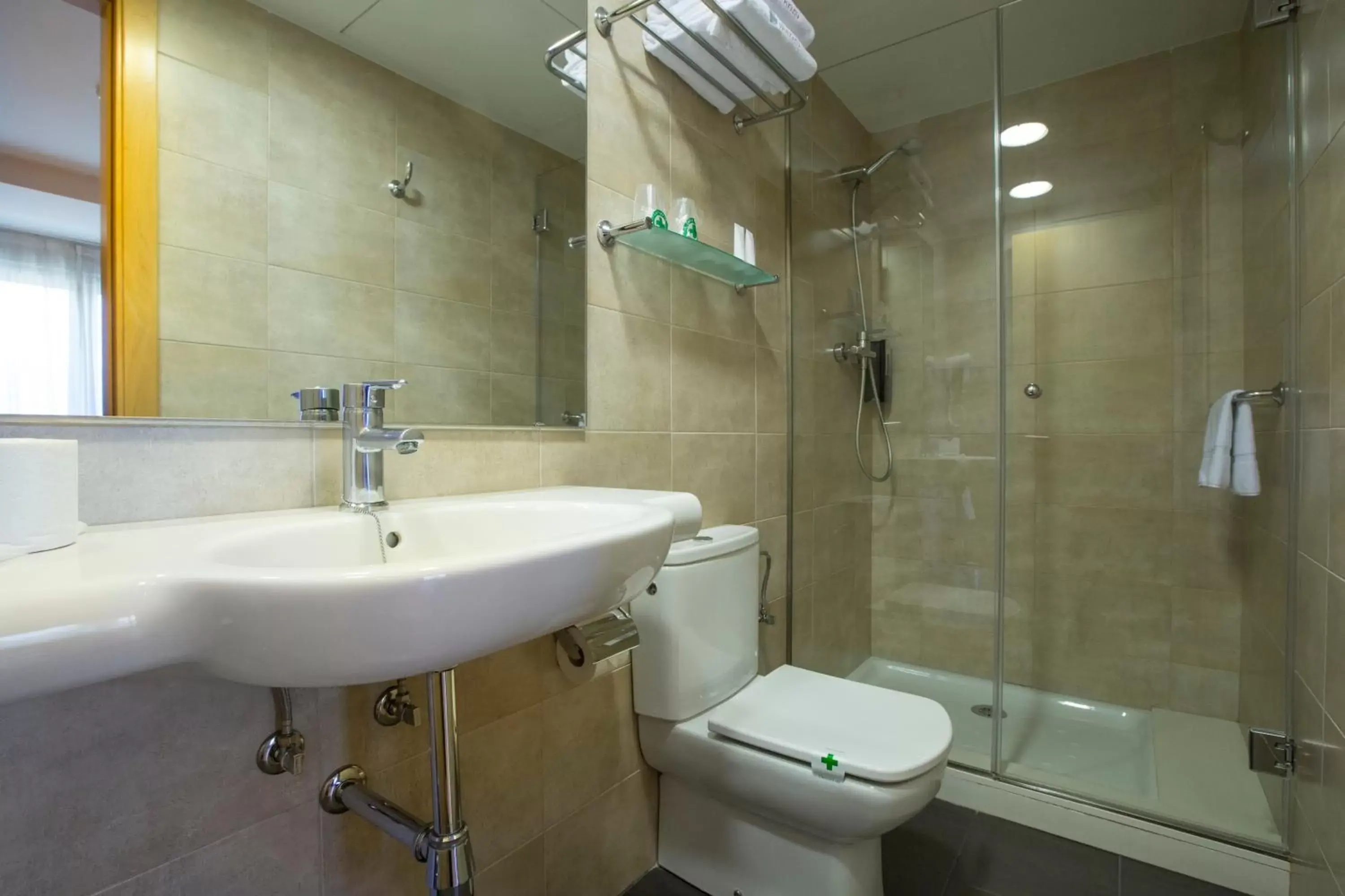Shower, Bathroom in Hotel Via Augusta