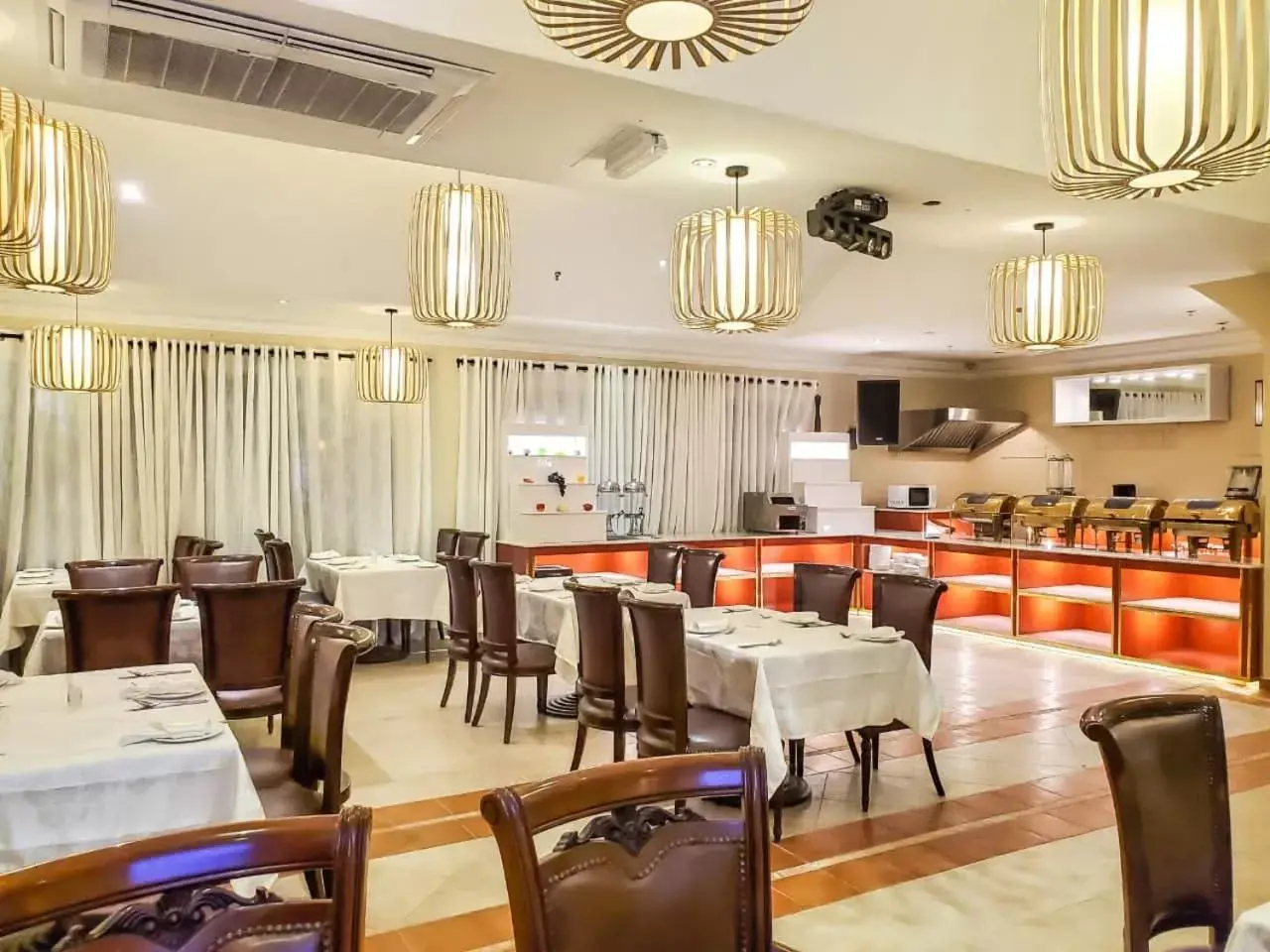 Restaurant/Places to Eat in Victoria Crown Plaza Hotel