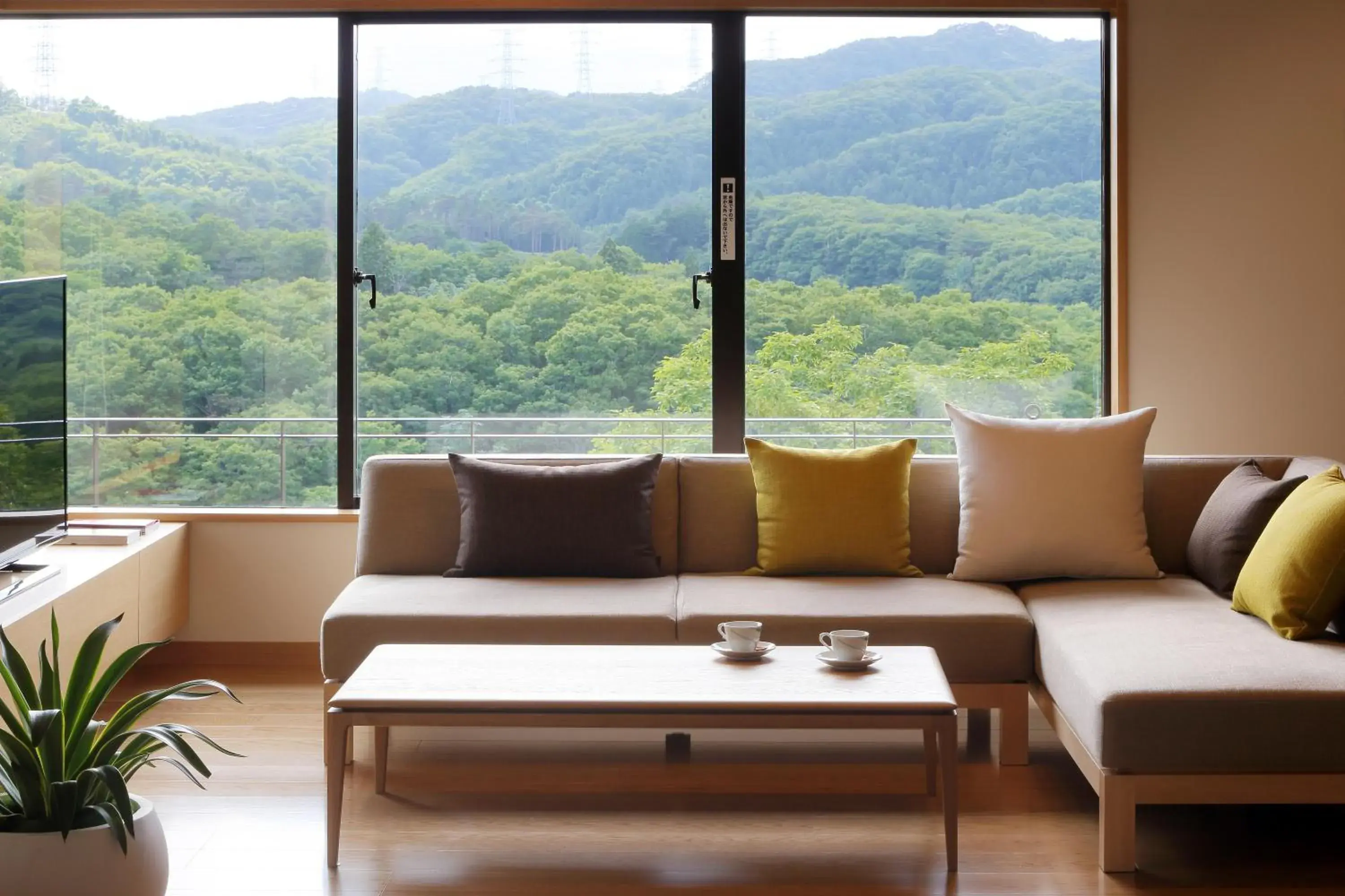 Living room, Seating Area in Ryokusuitei