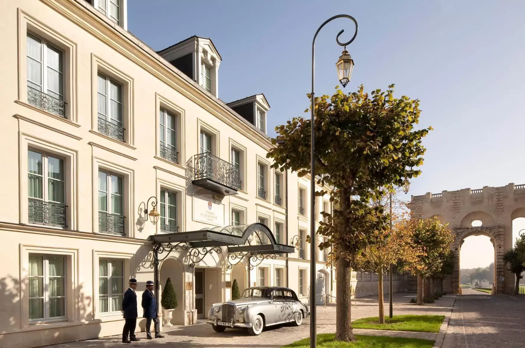 Facade/entrance, Property Building in Auberge du Jeu de Paume