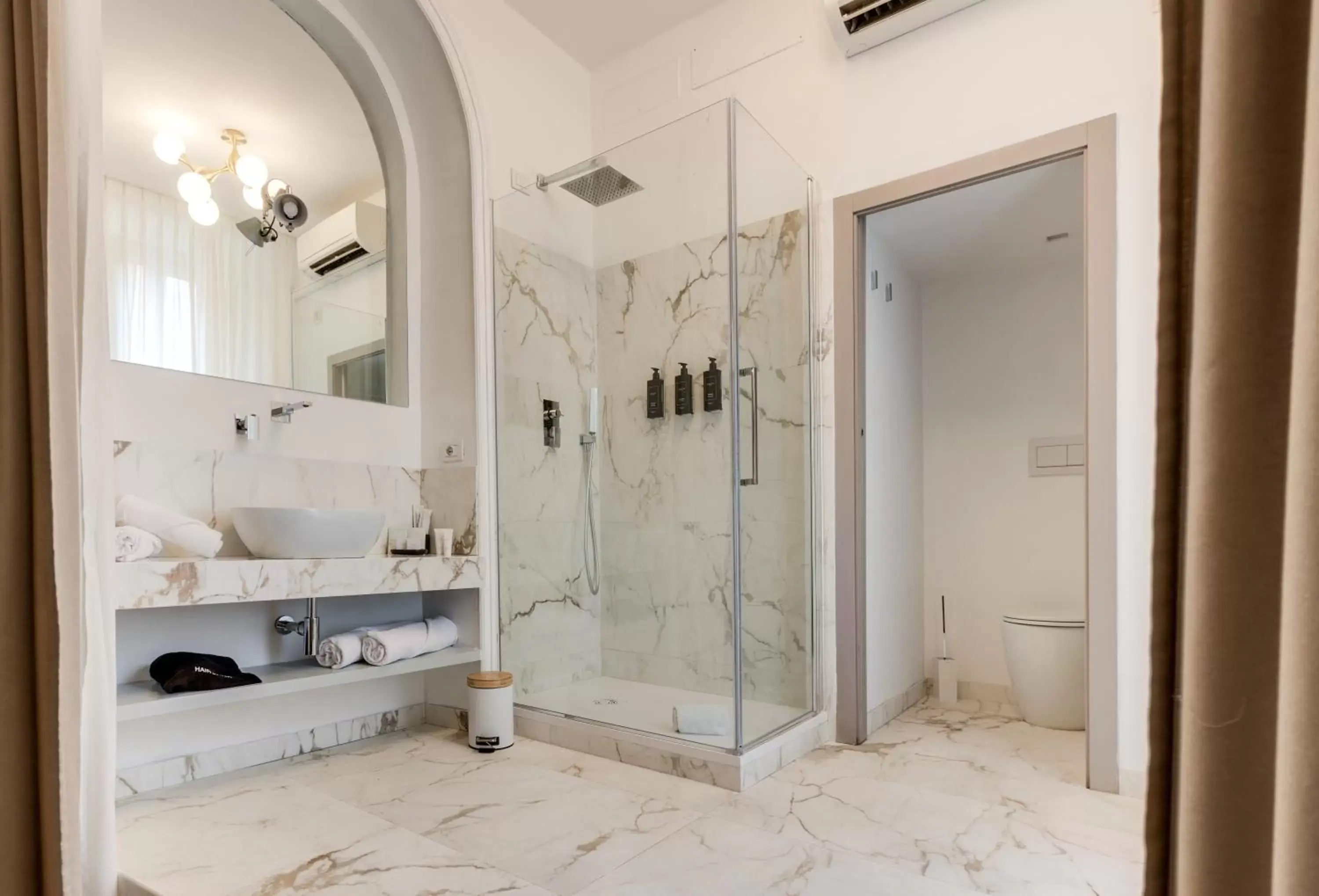 Shower, Bathroom in Piazza Farnese Luxury Suites