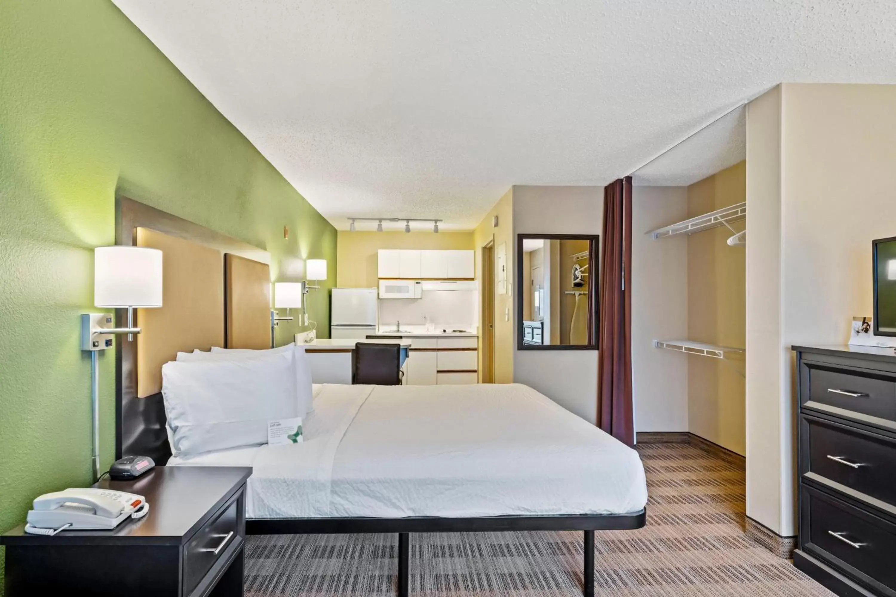 Bed in Extended Stay America Suites - Washington, DC - Reston