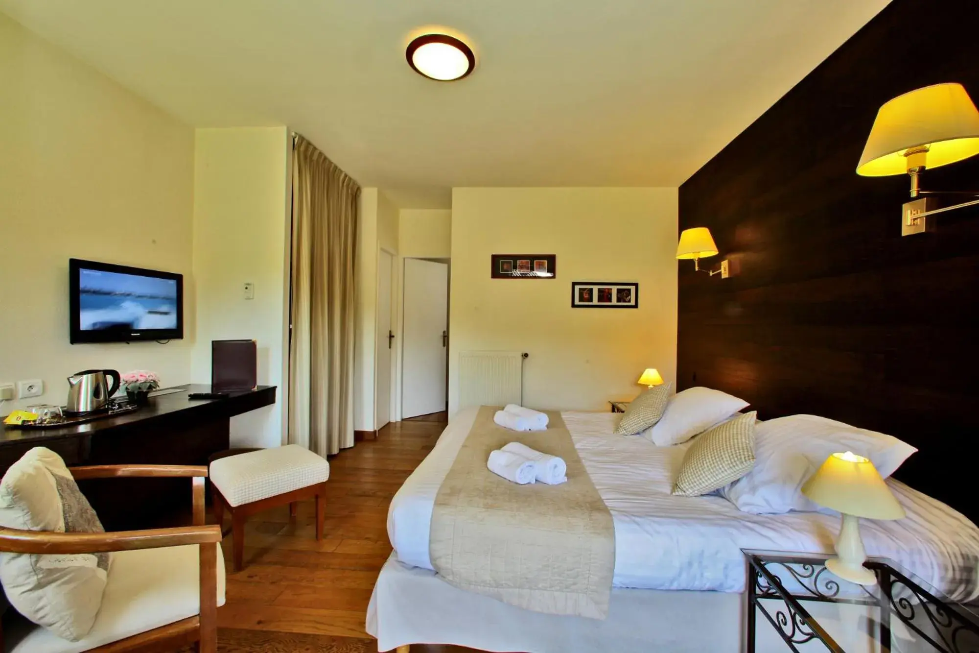 Bedroom in Hotel de Compostelle