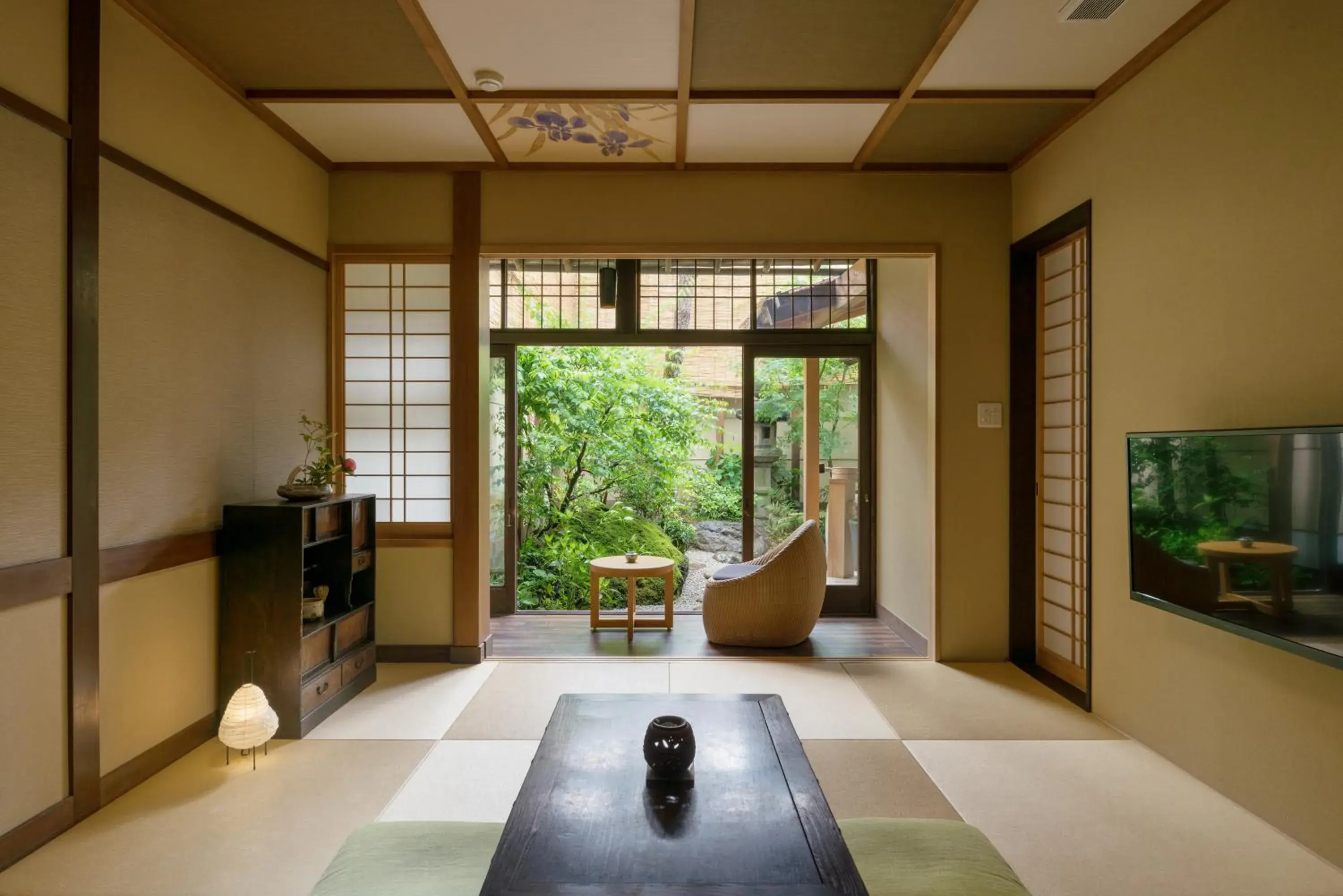 Garden view in Nazuna Kyoto Nijo-jo